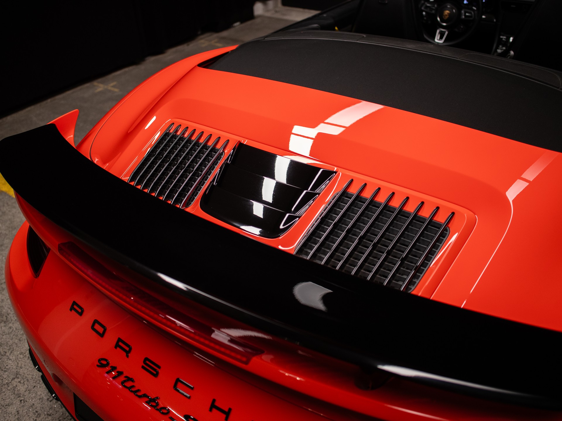 PORSCHE 911 Turbo S Cabrio PDK-image-24