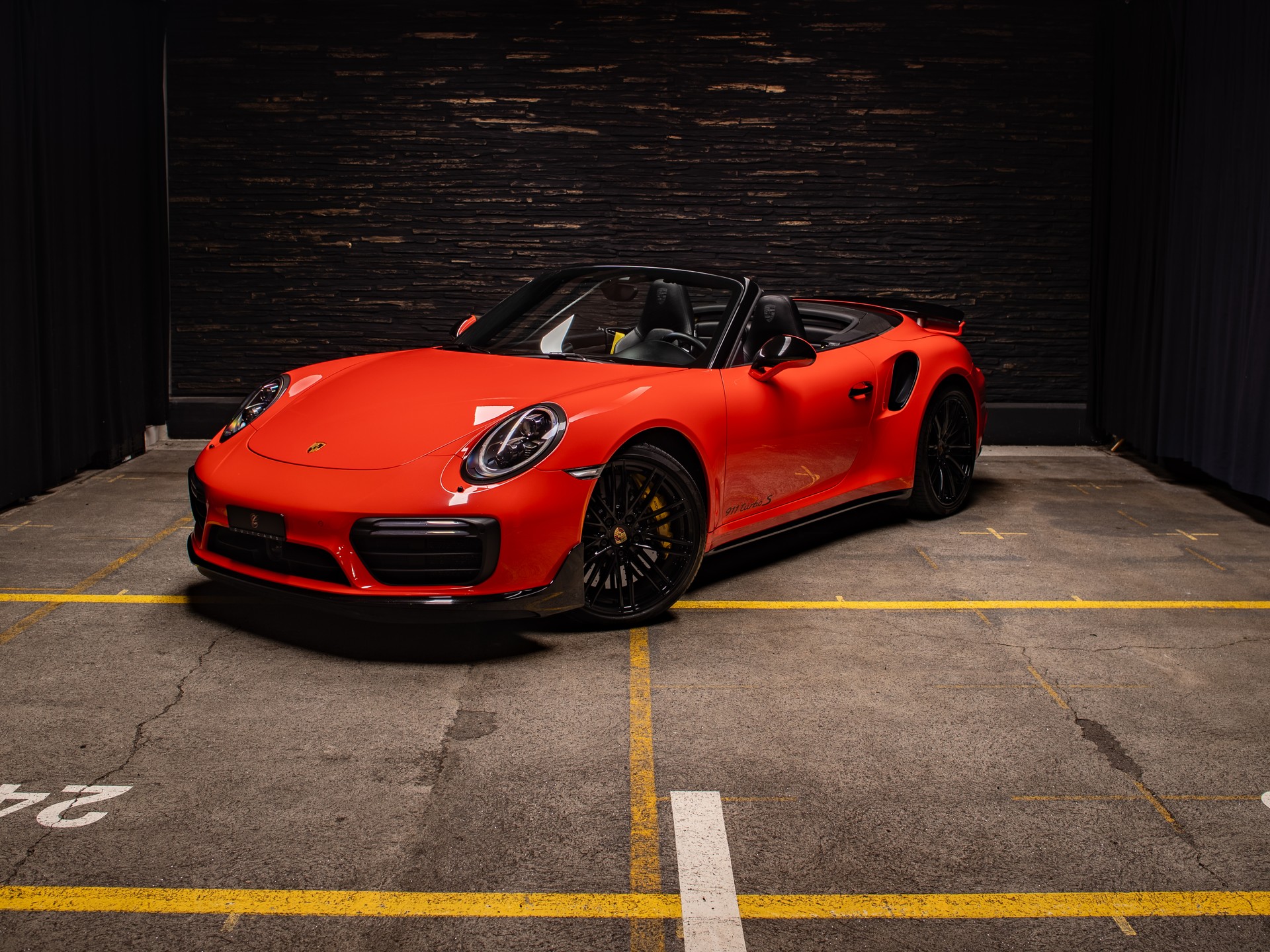 PORSCHE 911 Turbo S Cabrio PDK-image-31