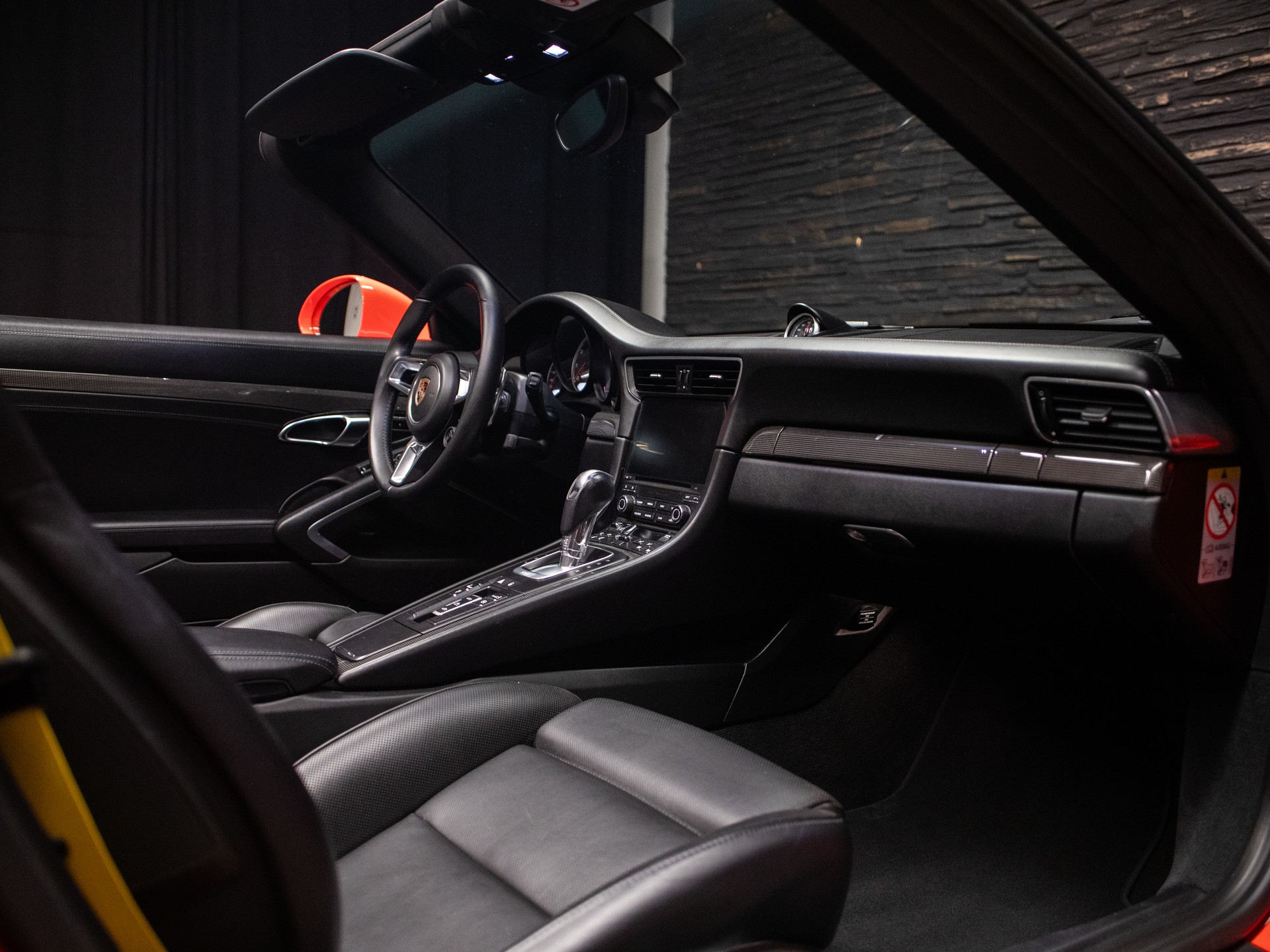 PORSCHE 911 Turbo S Cabrio PDK-image-9