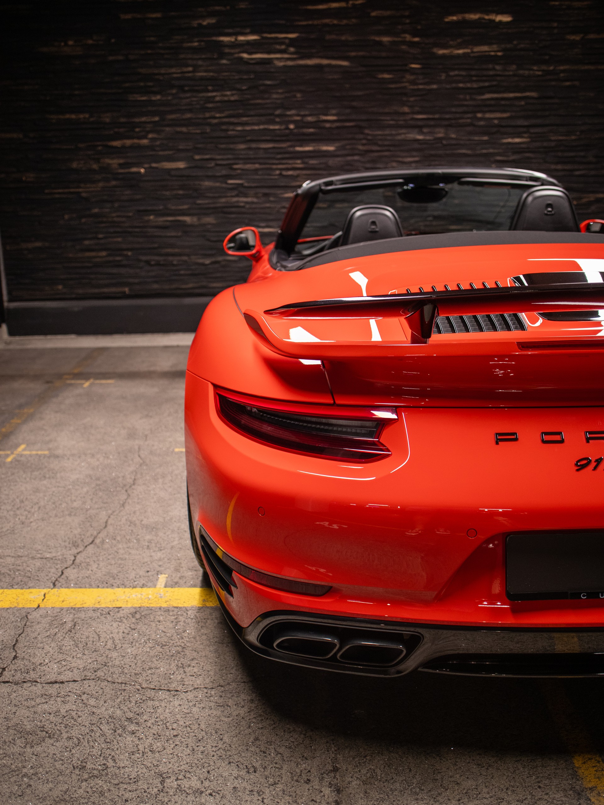 PORSCHE 911 Turbo S Cabrio PDK-image-13