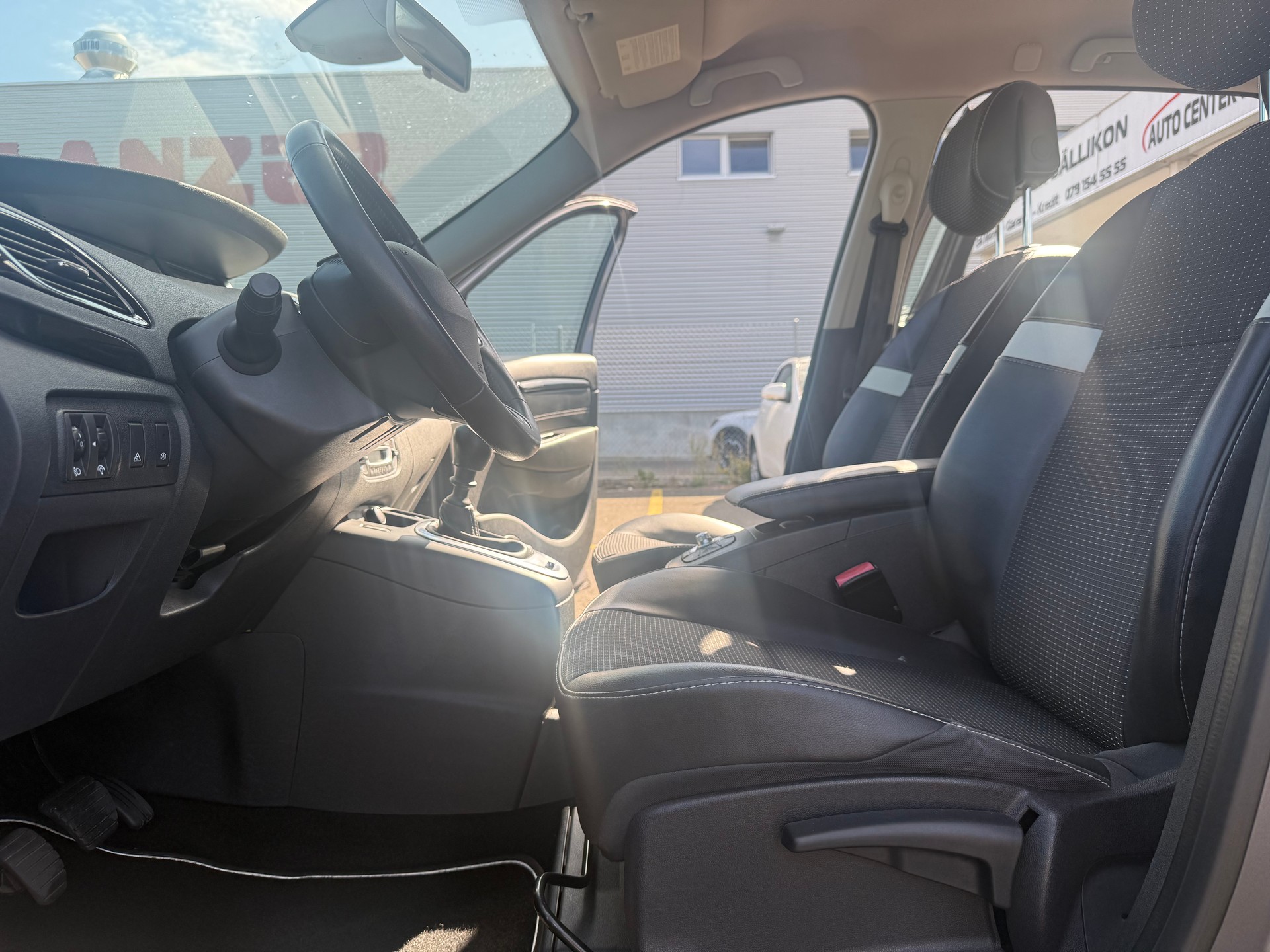 RENAULT Scénic 1.2 16V Turbo Dynamique-image-5