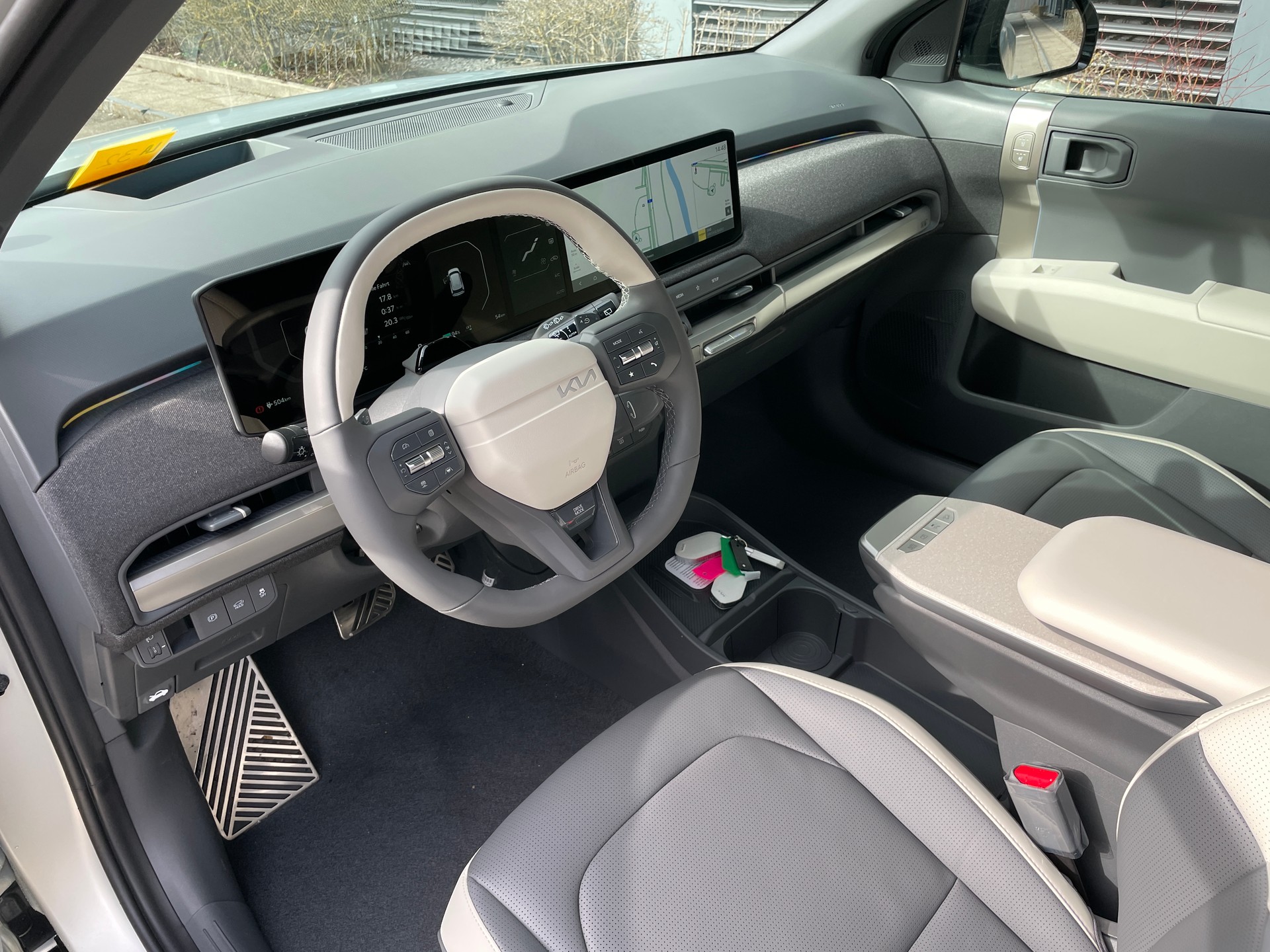 KIA EV3 81,4 kWh GT-Line mit GT-Line Pack und Panoramadach und Ivory silver mat!-image-8