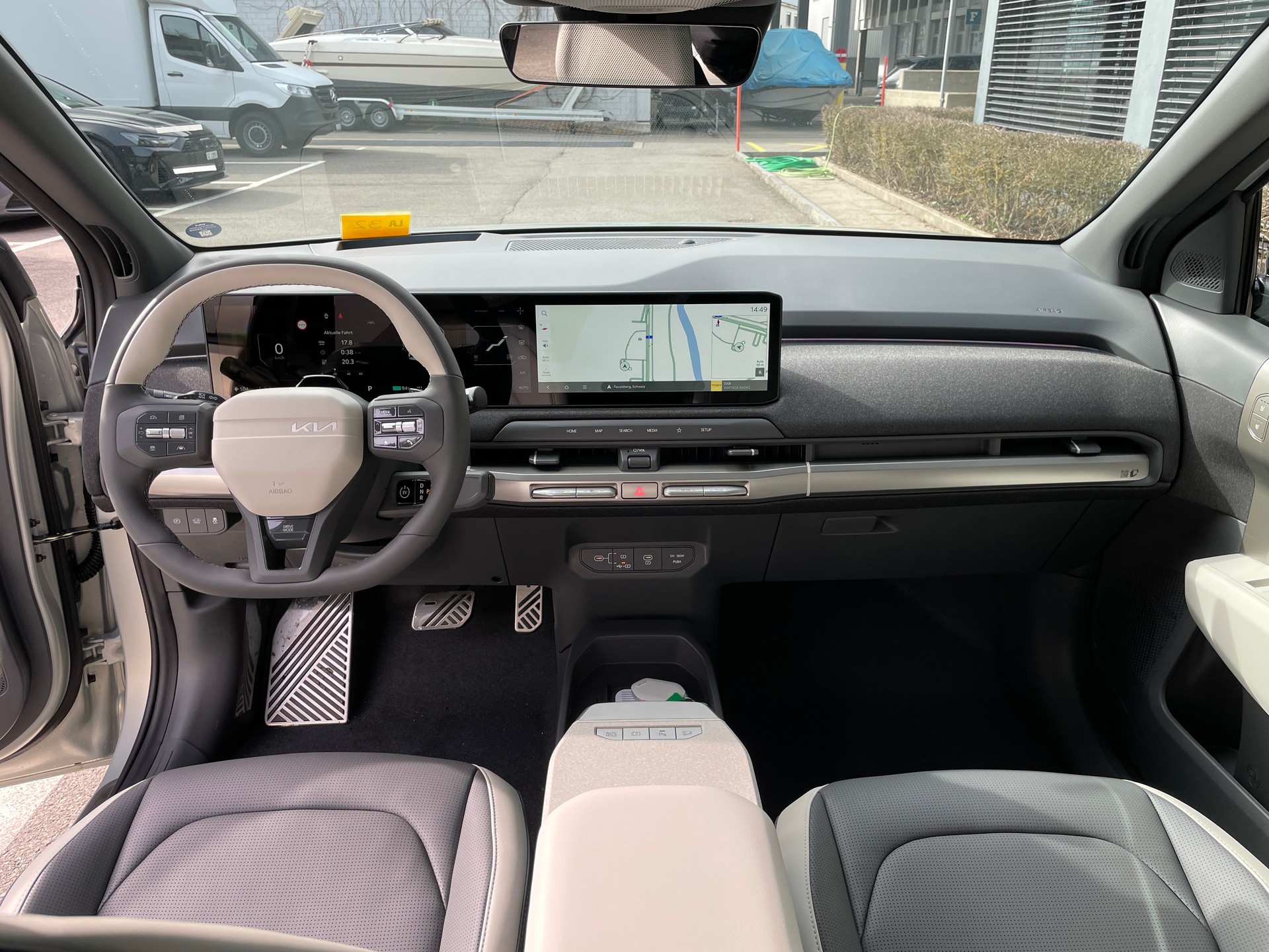 KIA EV3 81,4 kWh GT-Line mit GT-Line Pack und Panoramadach und Ivory silver mat!-image-14