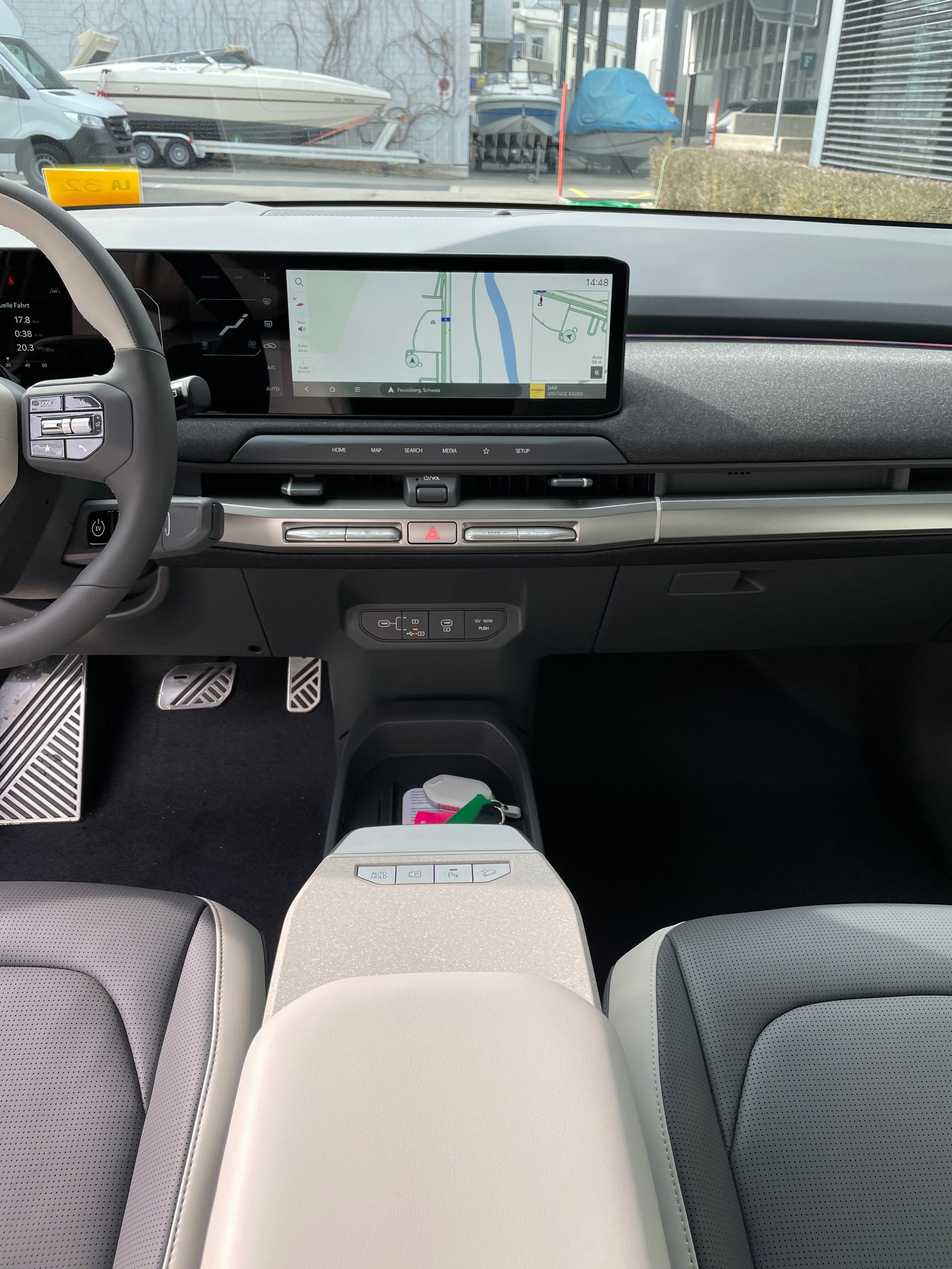 KIA EV3 81,4 kWh GT-Line mit GT-Line Pack und Panoramadach und Ivory silver mat!-image-13