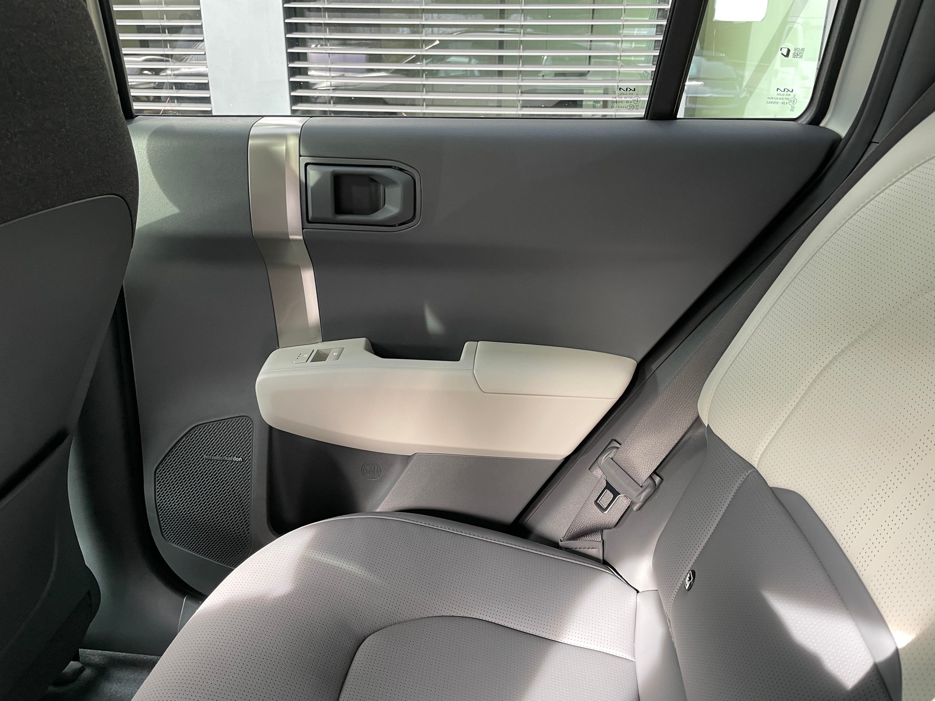 KIA EV3 81,4 kWh GT-Line mit GT-Line Pack und Panoramadach und Ivory silver mat!-image-16