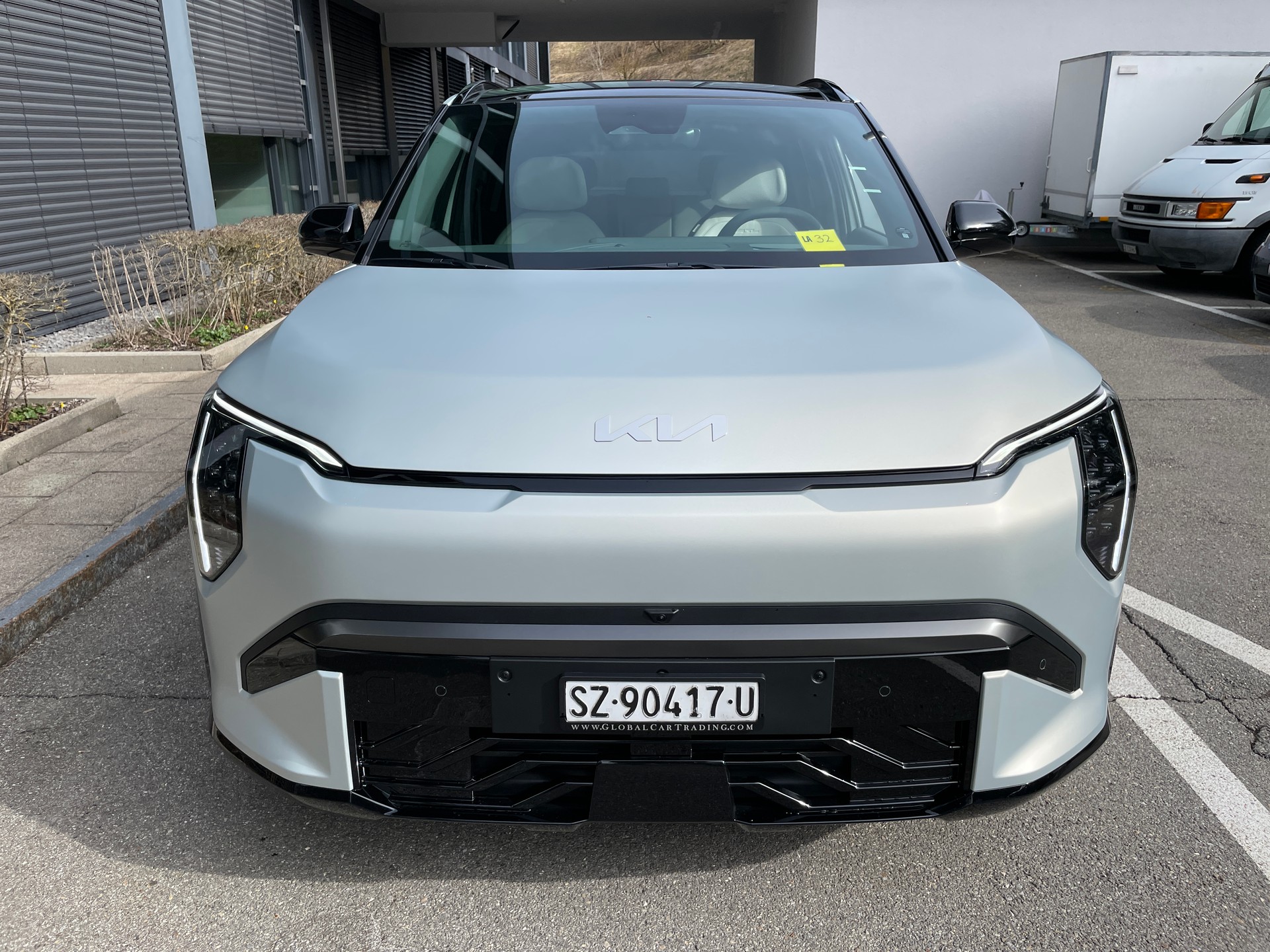 KIA EV3 81,4 kWh GT-Line mit GT-Line Pack und Panoramadach und Ivory silver mat!-image-7