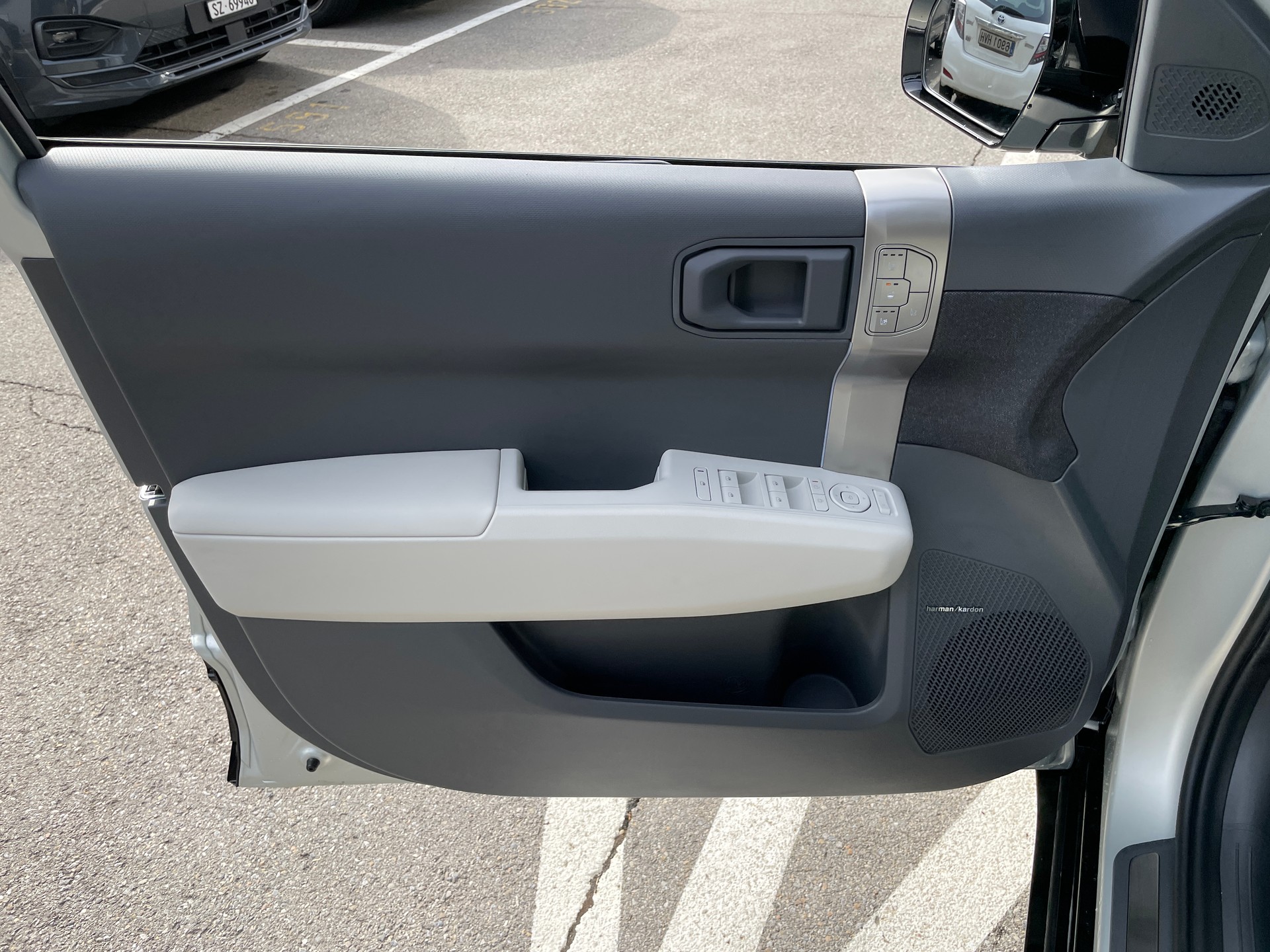 KIA EV3 81,4 kWh GT-Line mit GT-Line Pack und Panoramadach und Ivory silver mat!-image-9