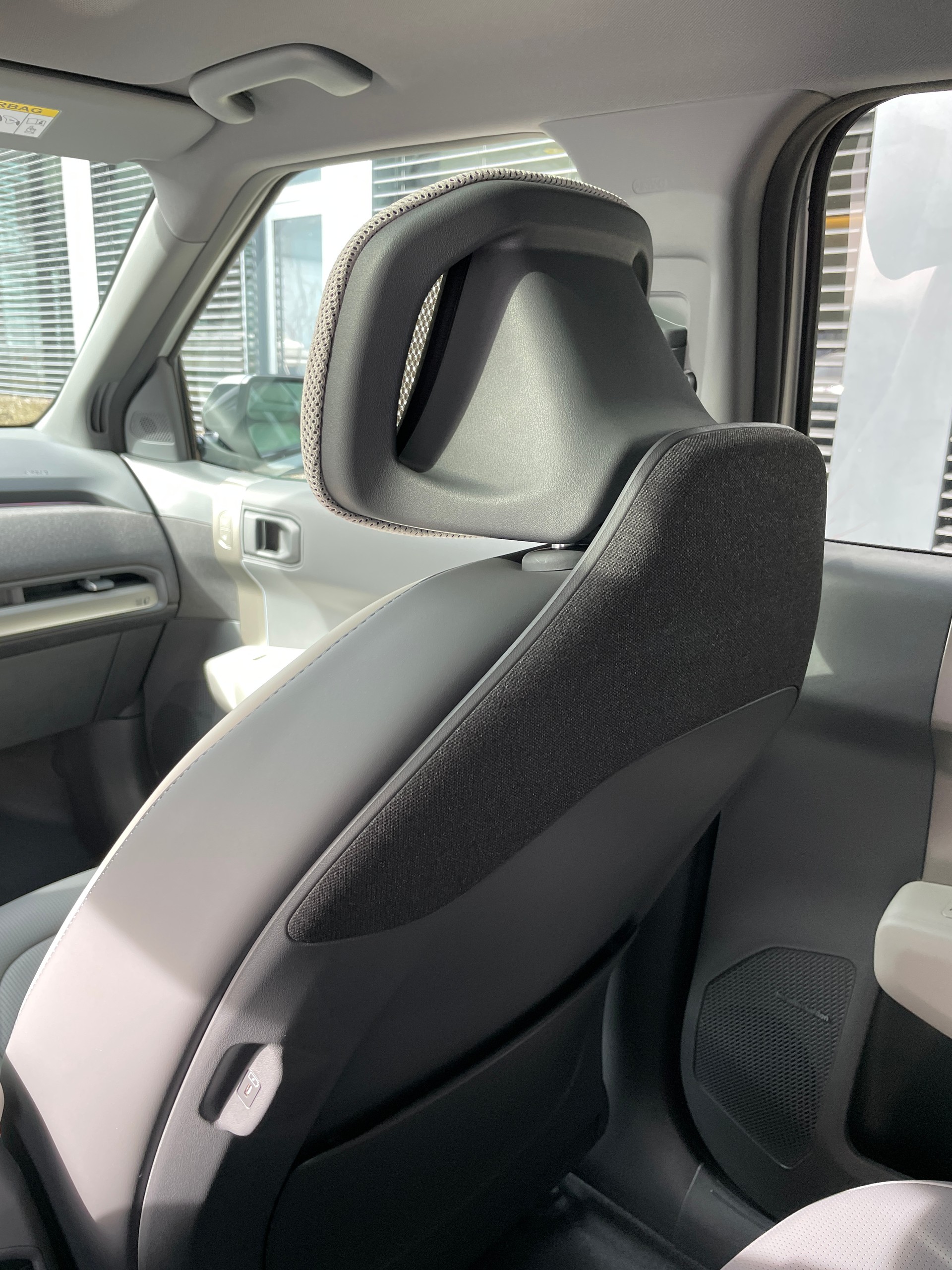 KIA EV3 81,4 kWh GT-Line mit GT-Line Pack und Panoramadach und Ivory silver mat!-image-15