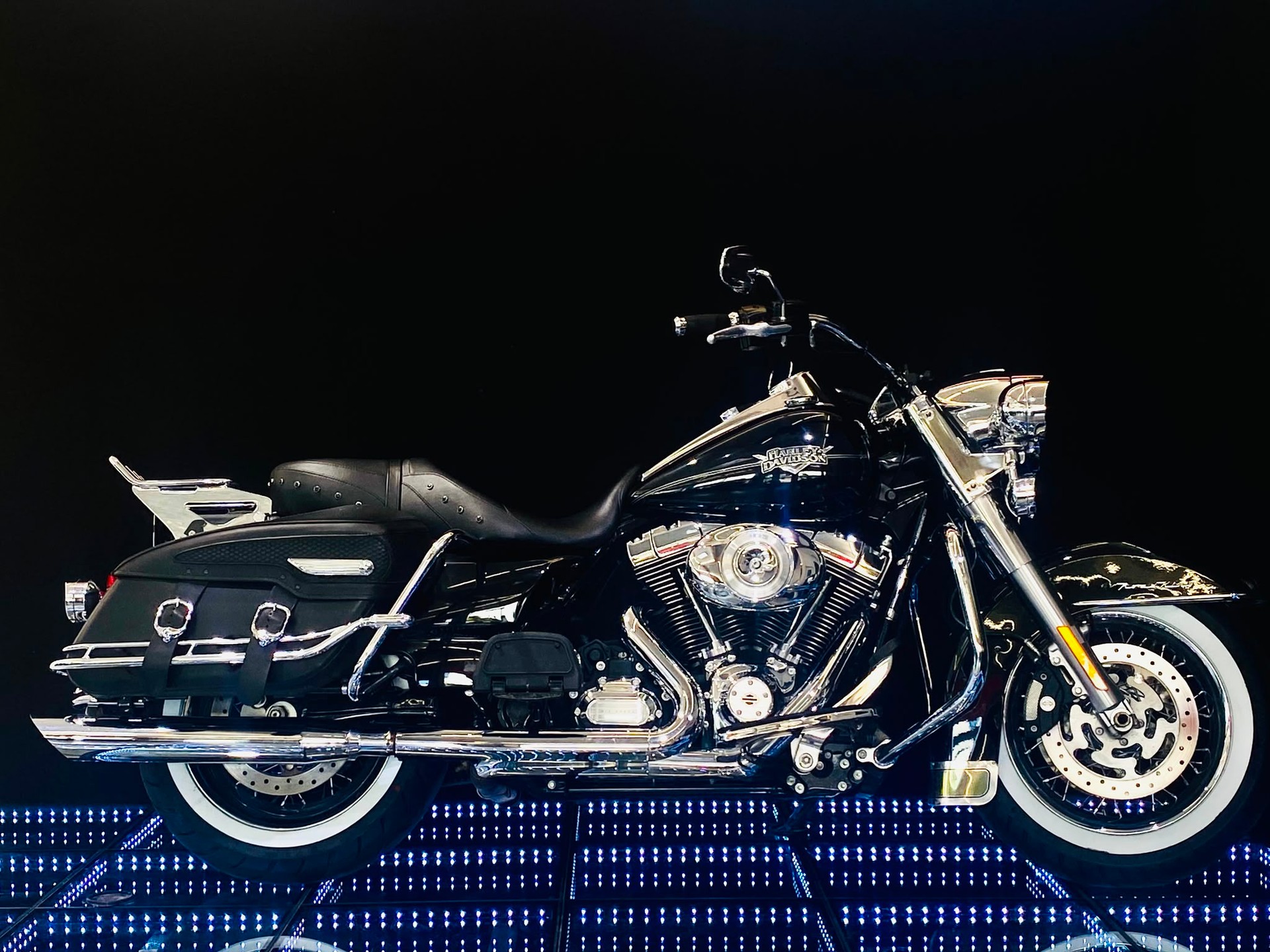 HARLEY-DAVIDSON FLHRC Road King Classic 103 ABS-showroom-element-2