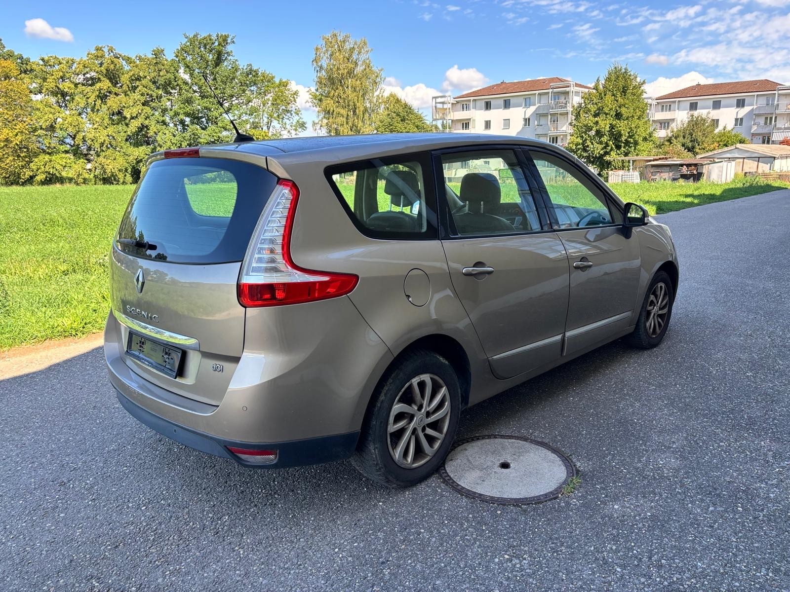 RENAULT Grand Scénic 1.5 dCi Bose Edition EDC-image-1