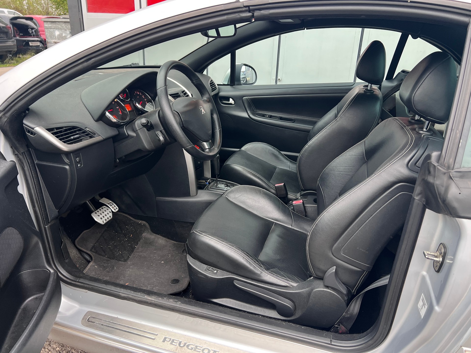 PEUGEOT 207 CC 1.6 16V Sport Automatic-image-6