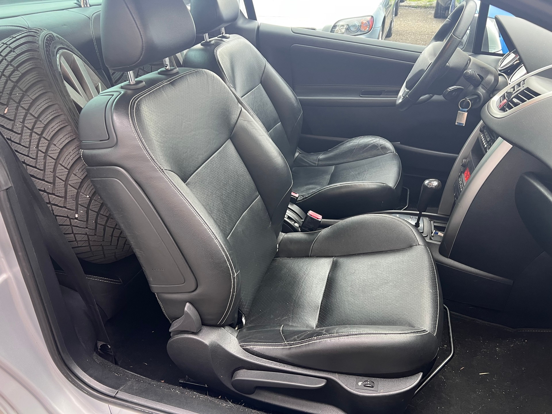 PEUGEOT 207 CC 1.6 16V Sport Automatic-image-8