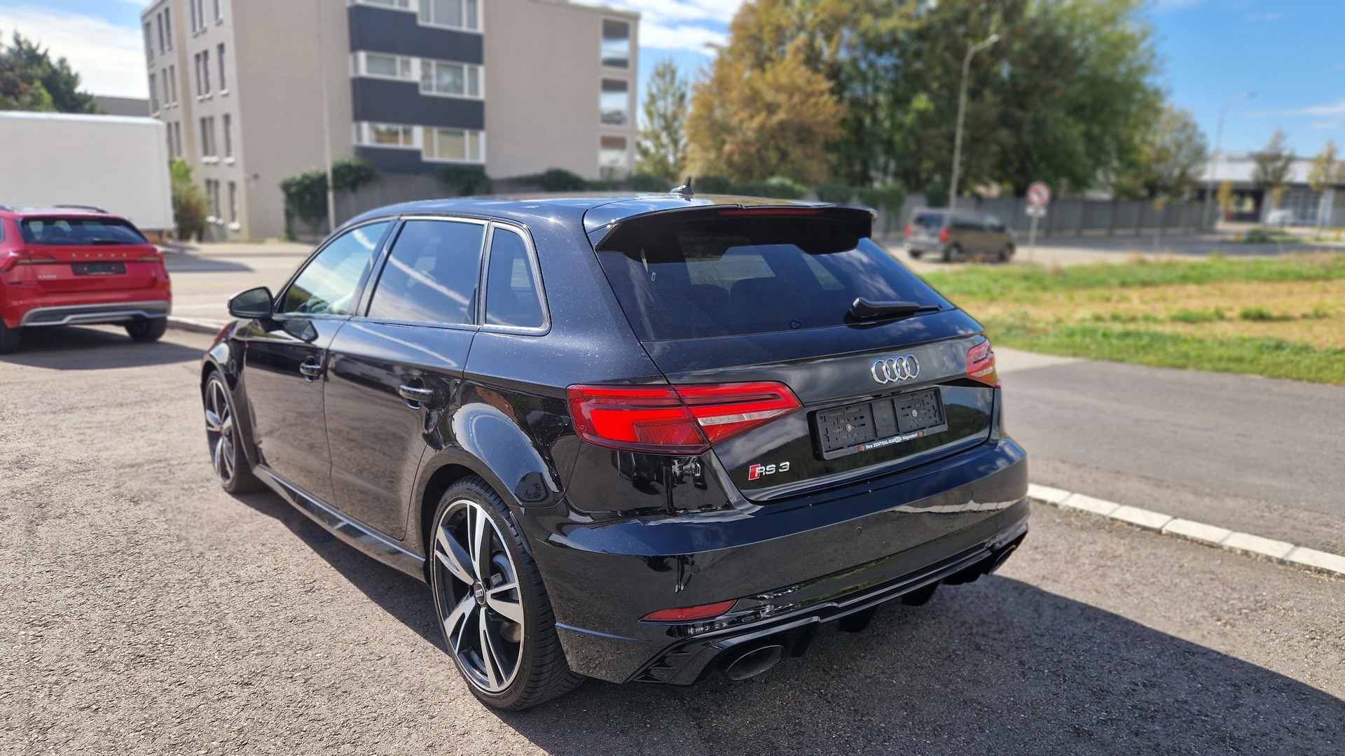 AUDI RS3 Sportback 2.5 TSI quattro S-tronic-image-2