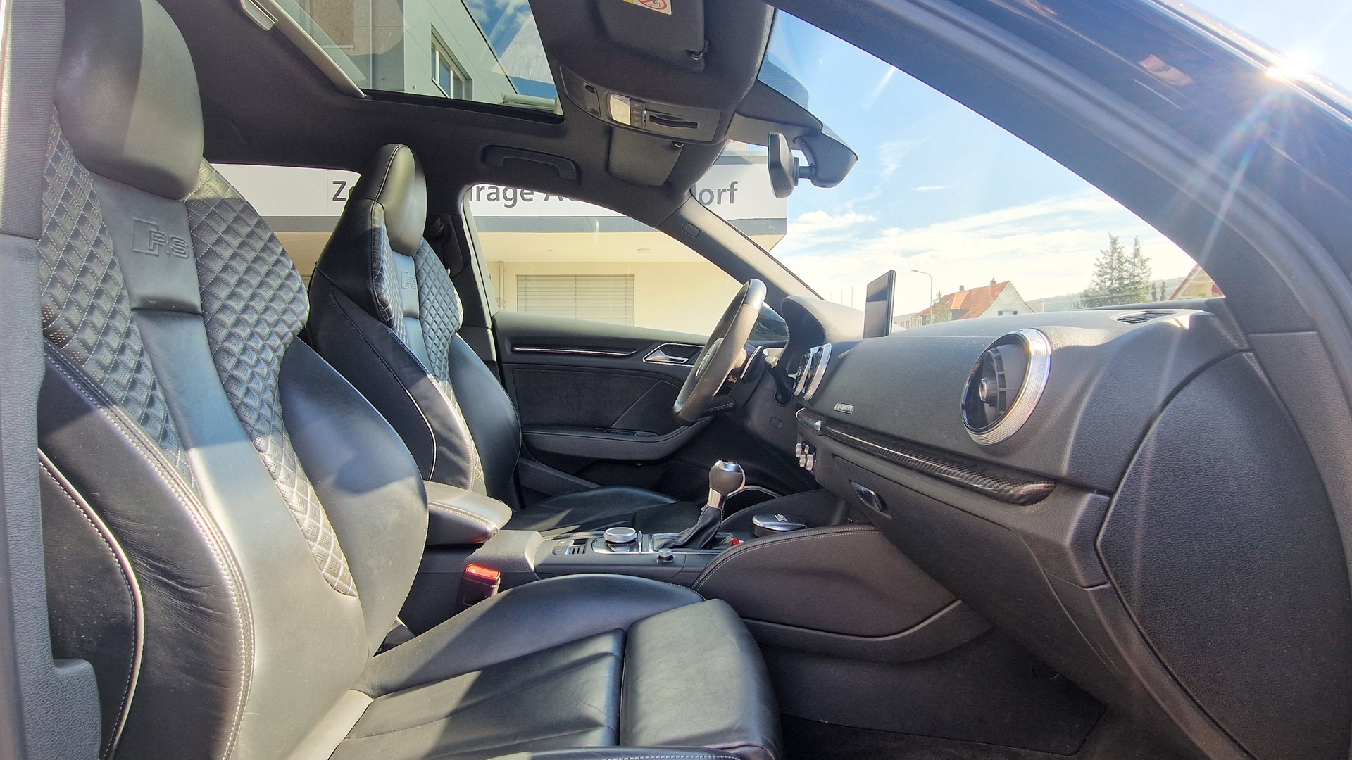 AUDI RS3 Sportback 2.5 TSI quattro S-tronic-image-8