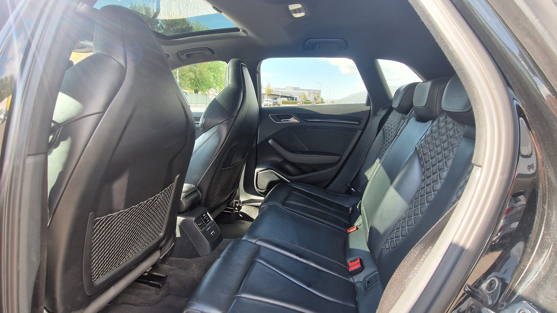 AUDI RS3 Sportback 2.5 TSI quattro S-tronic-image-12