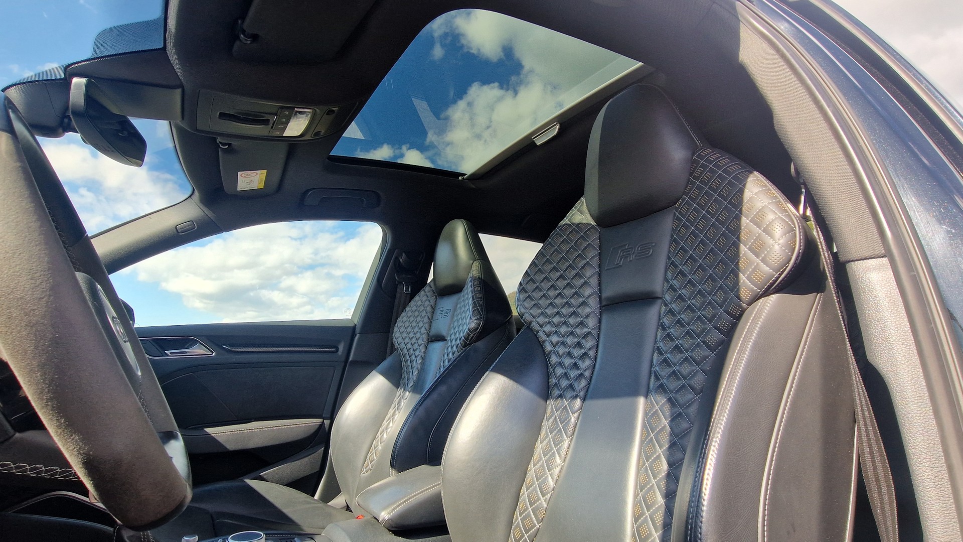 AUDI RS3 Sportback 2.5 TSI quattro S-tronic-image-5
