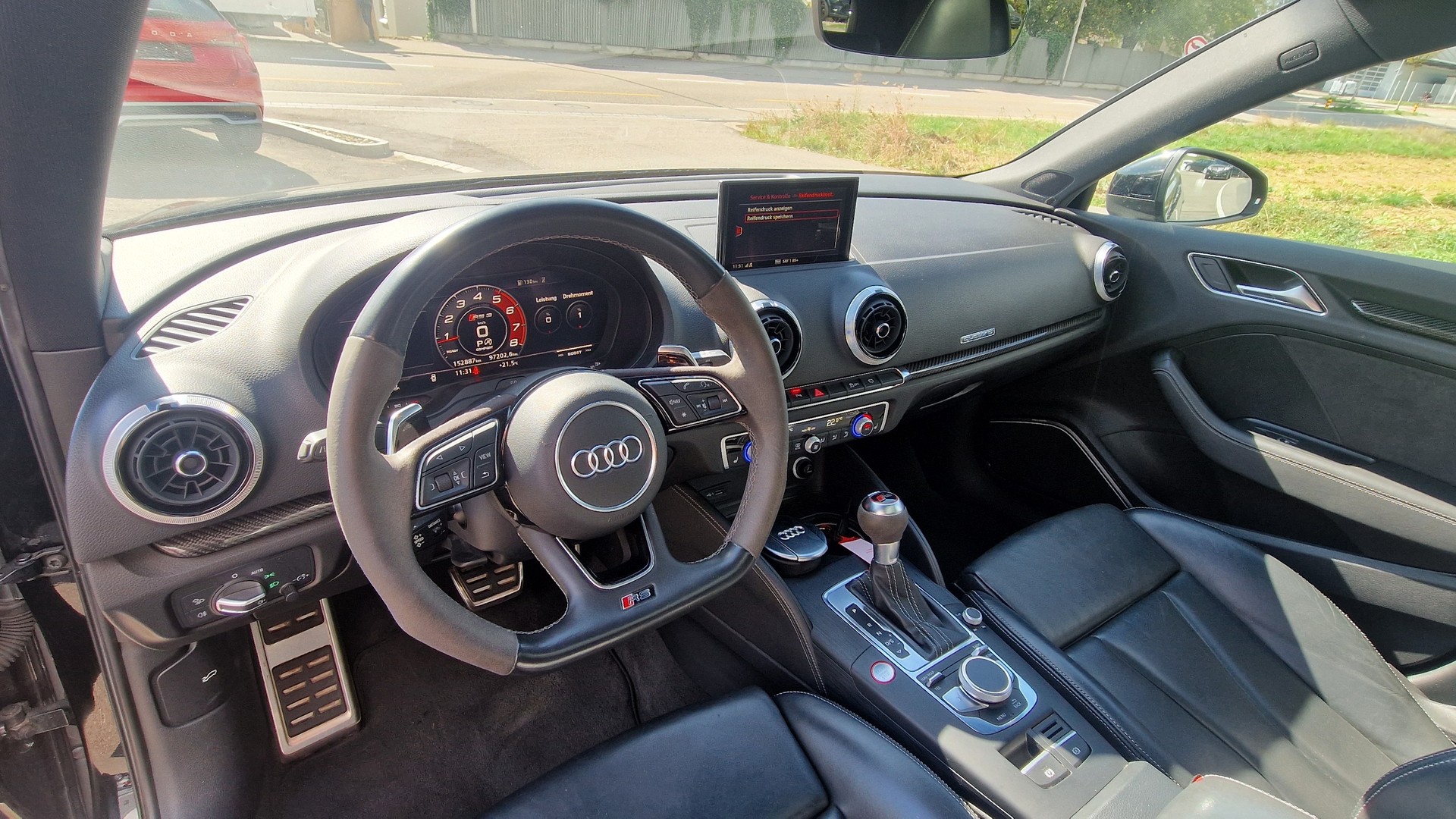 AUDI RS3 Sportback 2.5 TSI quattro S-tronic-image-6