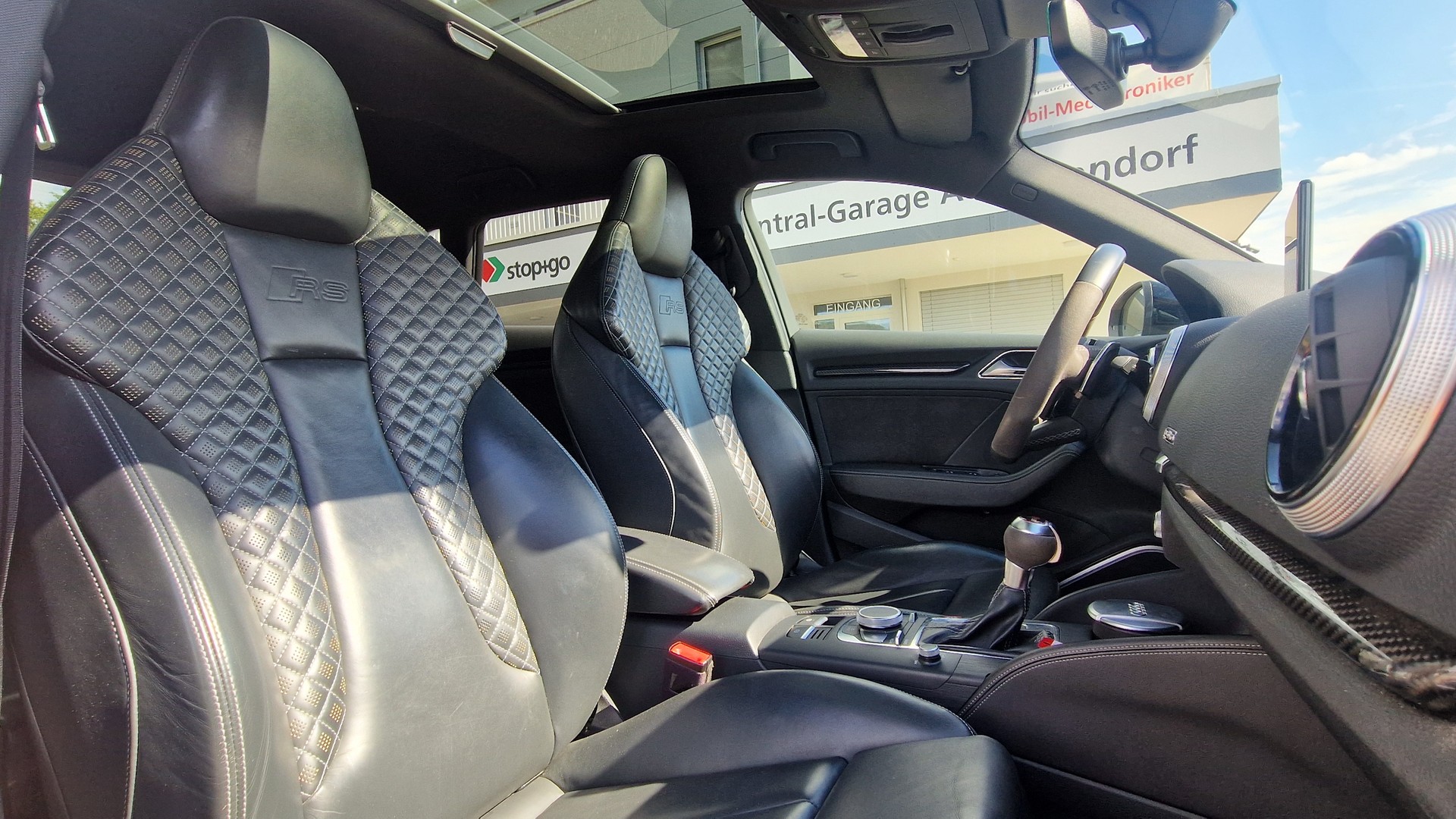 AUDI RS3 Sportback 2.5 TSI quattro S-tronic-image-10