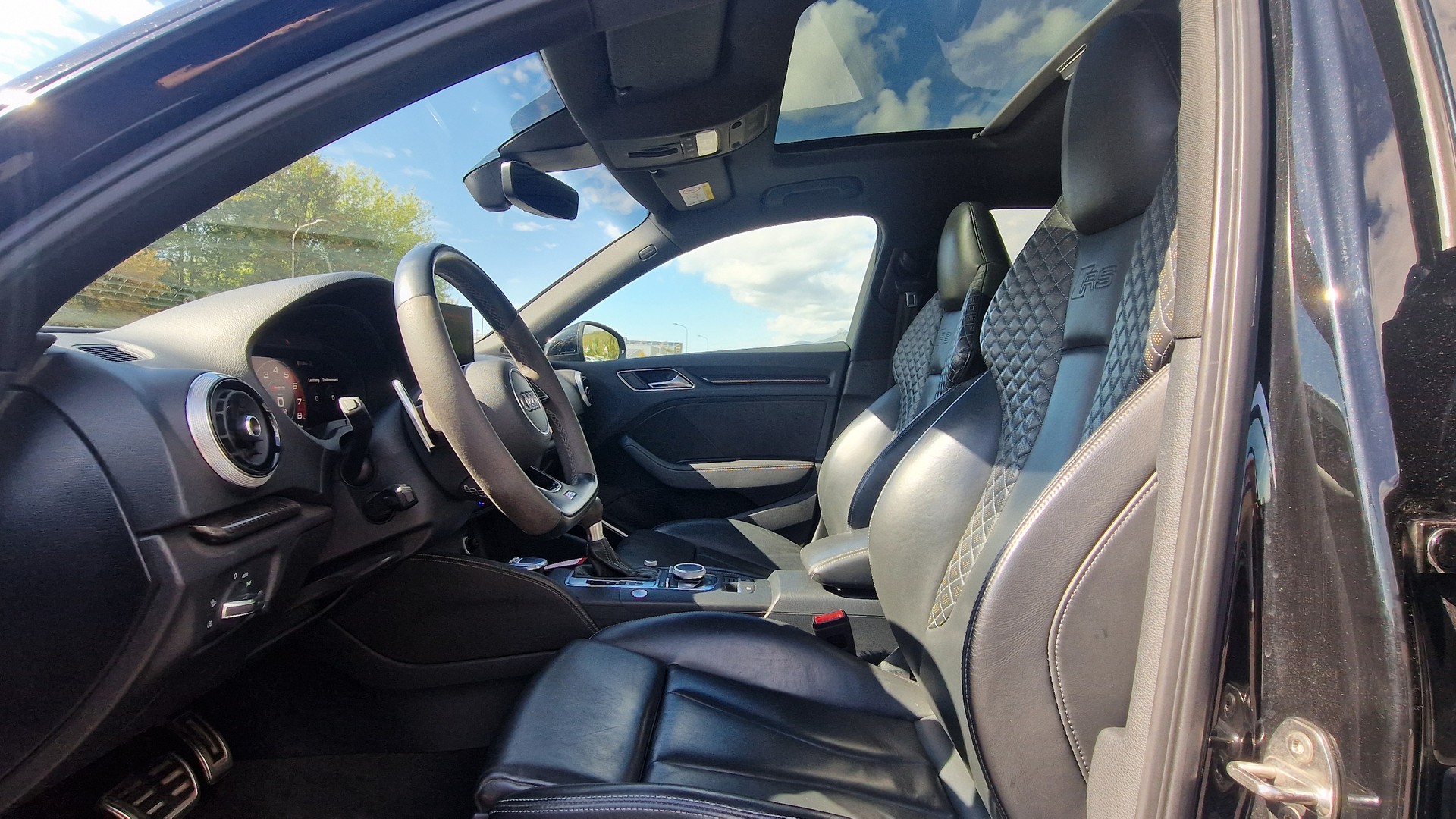 AUDI RS3 Sportback 2.5 TSI quattro S-tronic-image-4