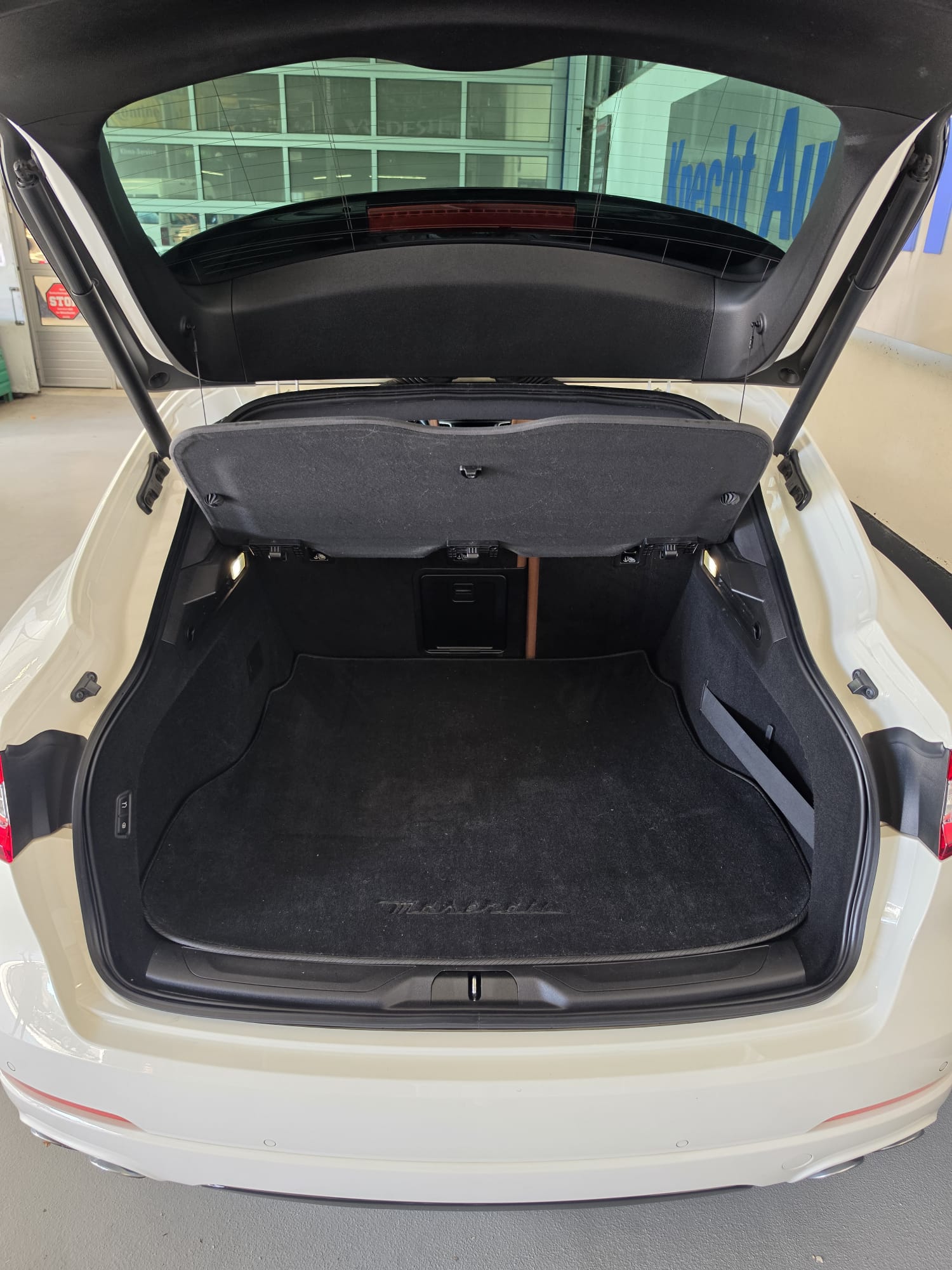 MASERATI Levante 3.0 V6 GranLusso Automatica-image-6
