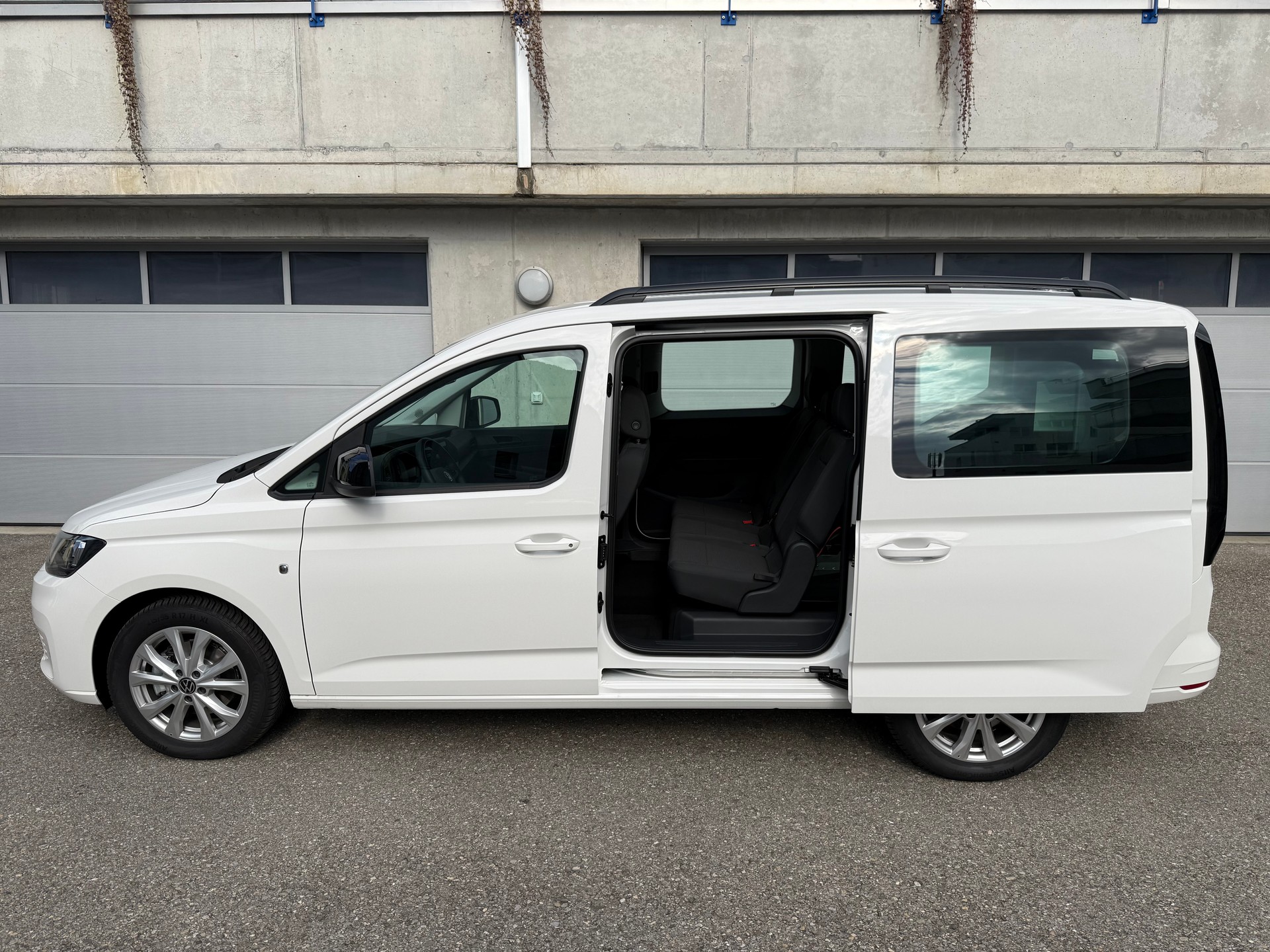 VW Caddy Maxi 2.0 TDI DSG *5+1 Plätzer*-image-25