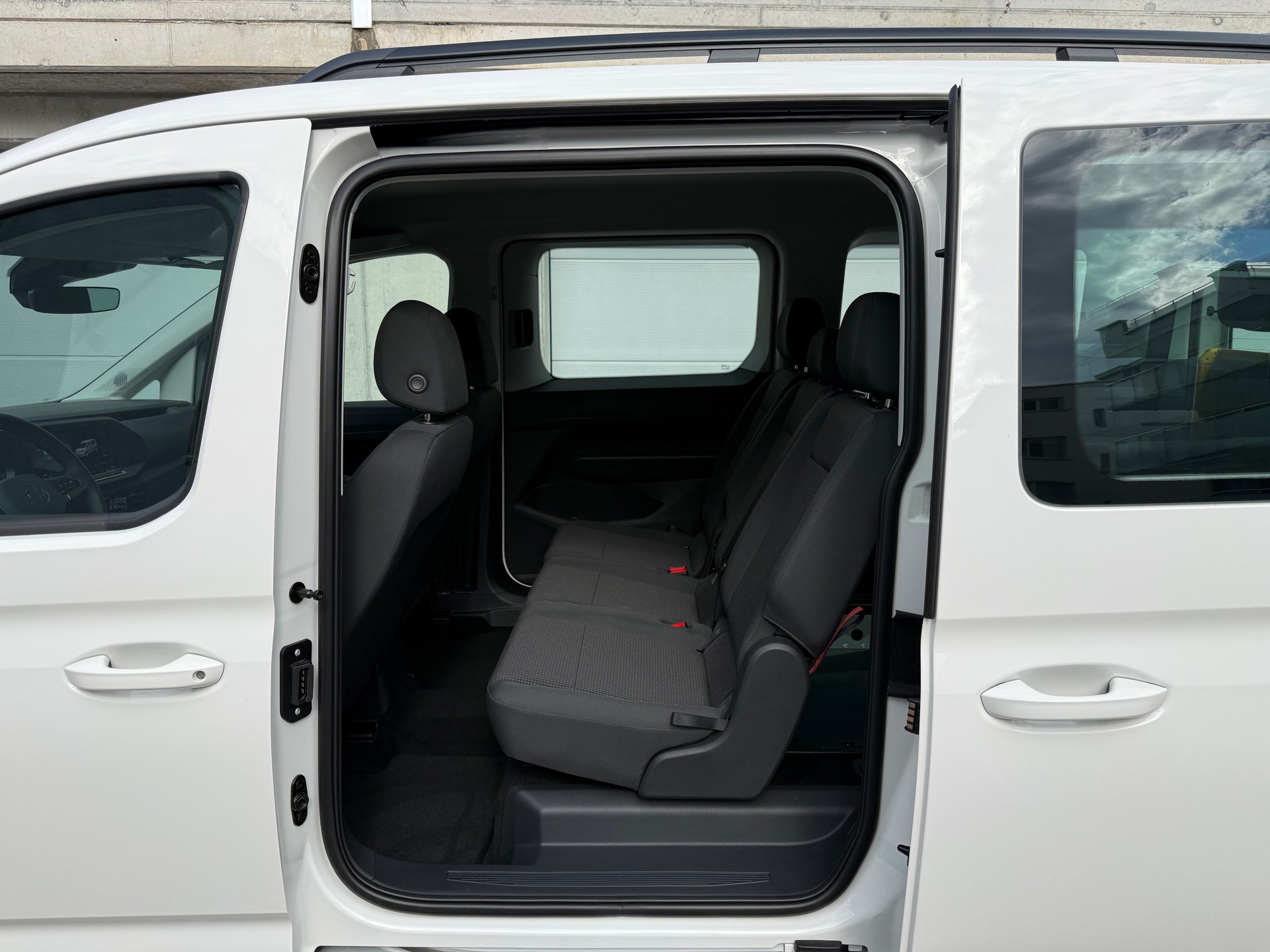 VW Caddy Maxi 2.0 TDI DSG *5+1 Plätzer*-image-22
