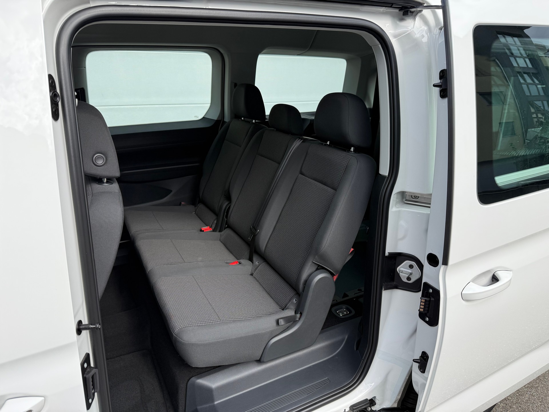 VW Caddy Maxi 2.0 TDI DSG *5+1 Plätzer*-image-23