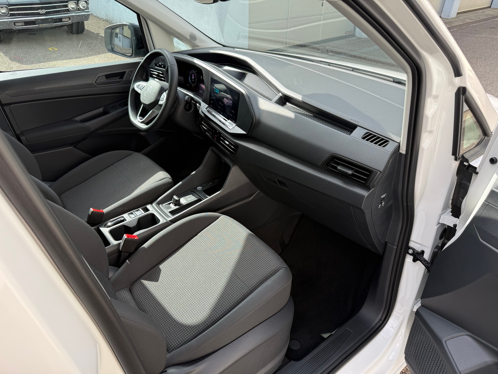 VW Caddy Maxi 2.0 TDI DSG *5+1 Plätzer*-image-11