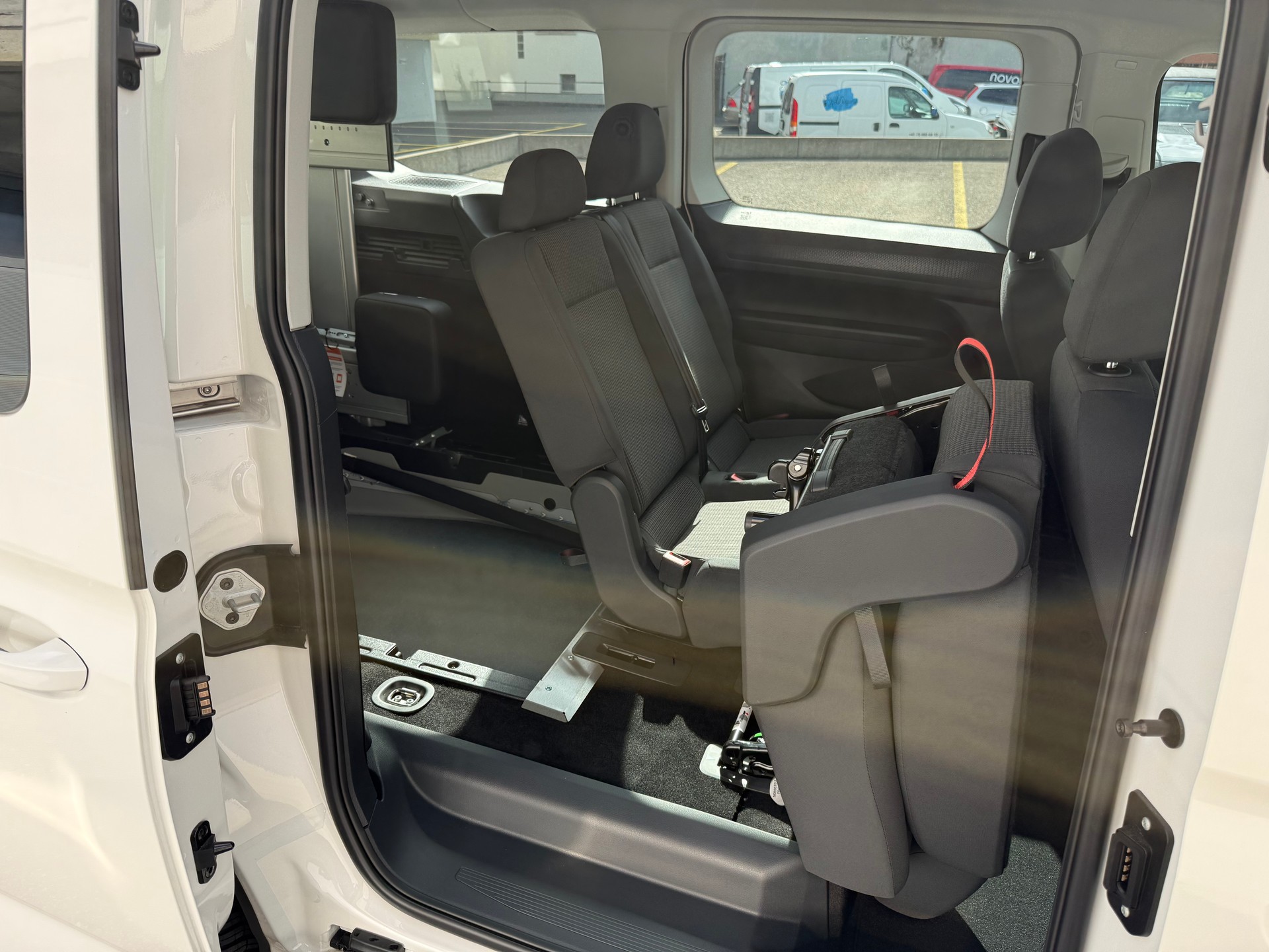 VW Caddy Maxi 2.0 TDI DSG *5+1 Plätzer*-image-28
