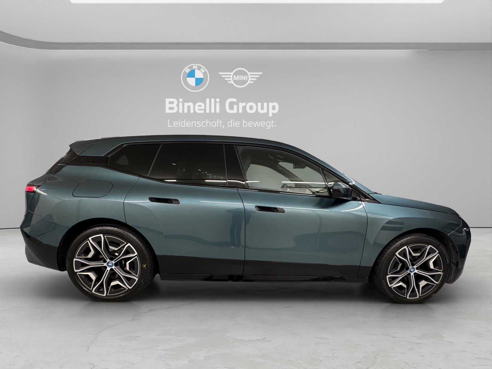 BMW iX xDrive40-image-5