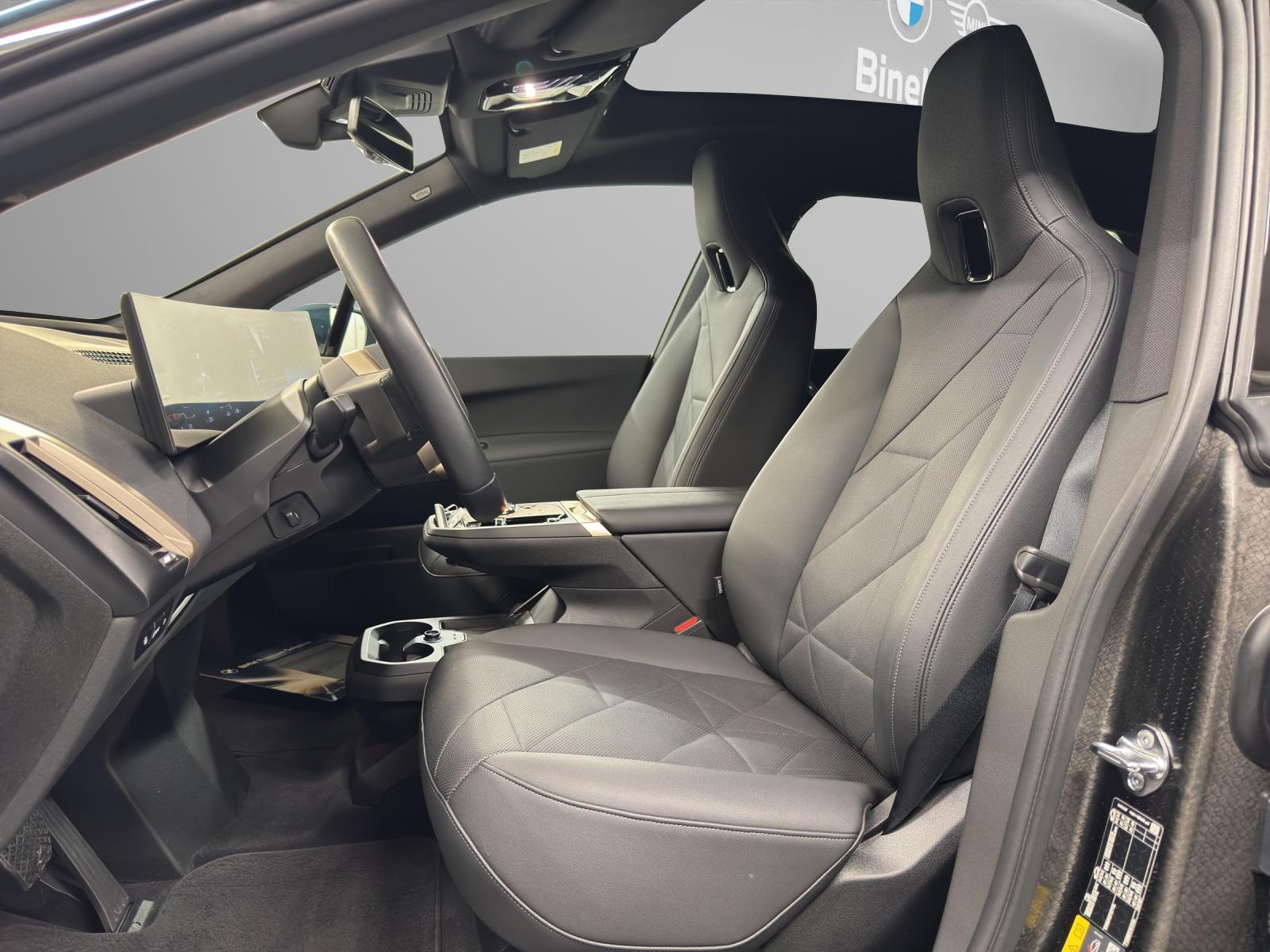 BMW iX xDrive40-image-10