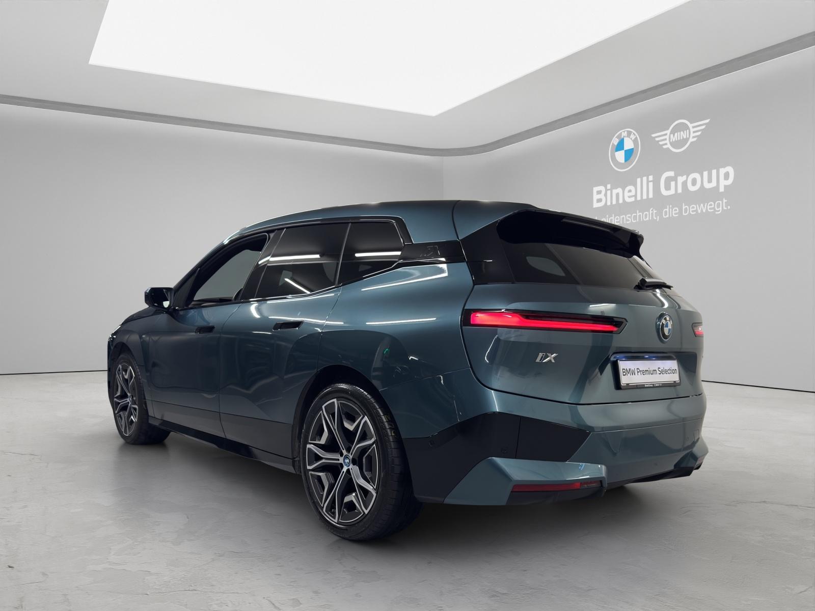 BMW iX xDrive40-image-2