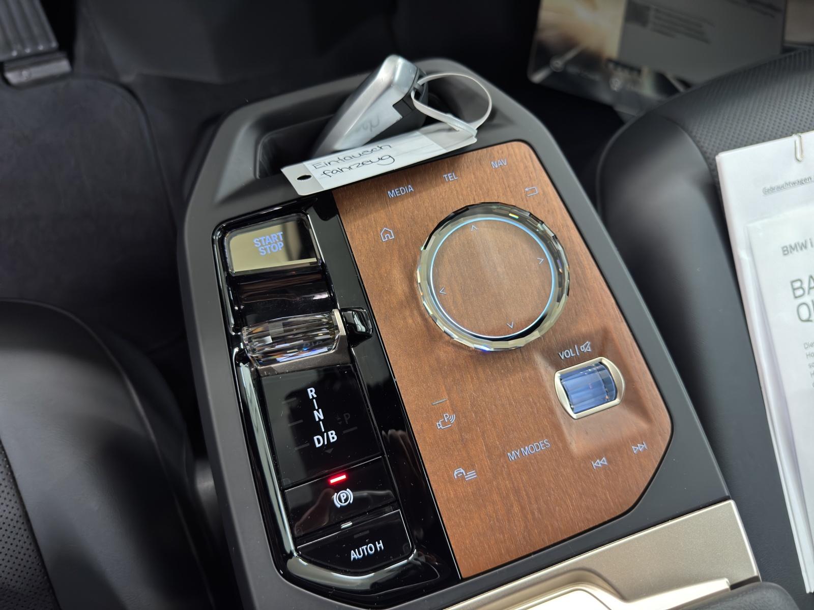 BMW iX xDrive40-image-18