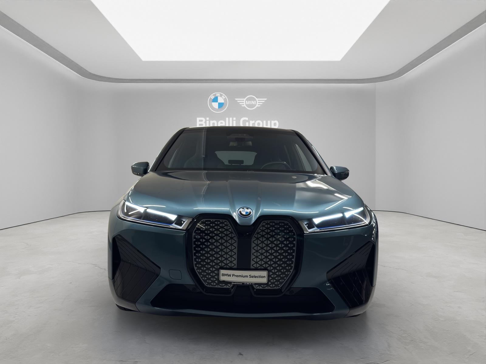 BMW iX xDrive40-image-7