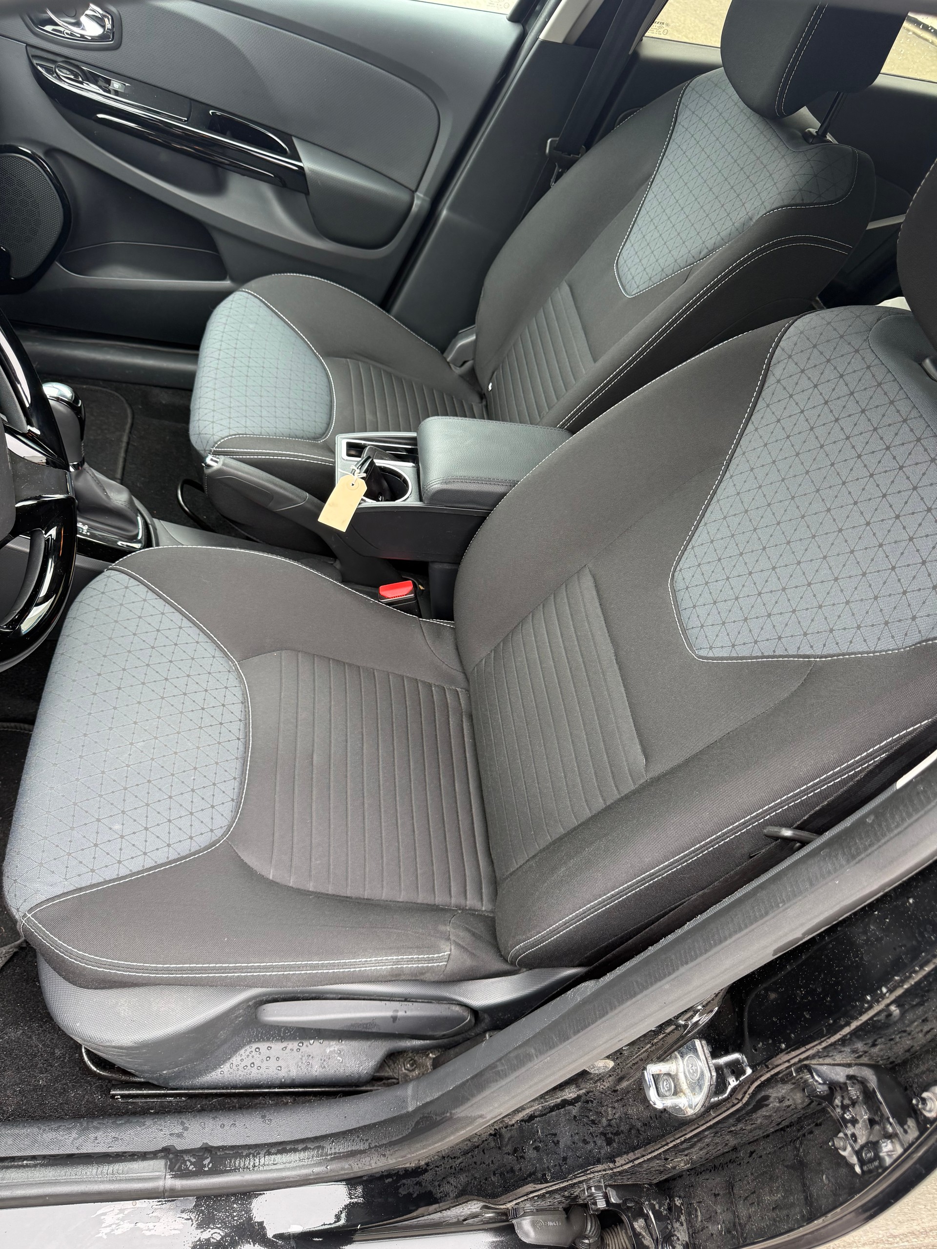 RENAULT Clio Grandtour 1.2 16V T GT EDC-image-11