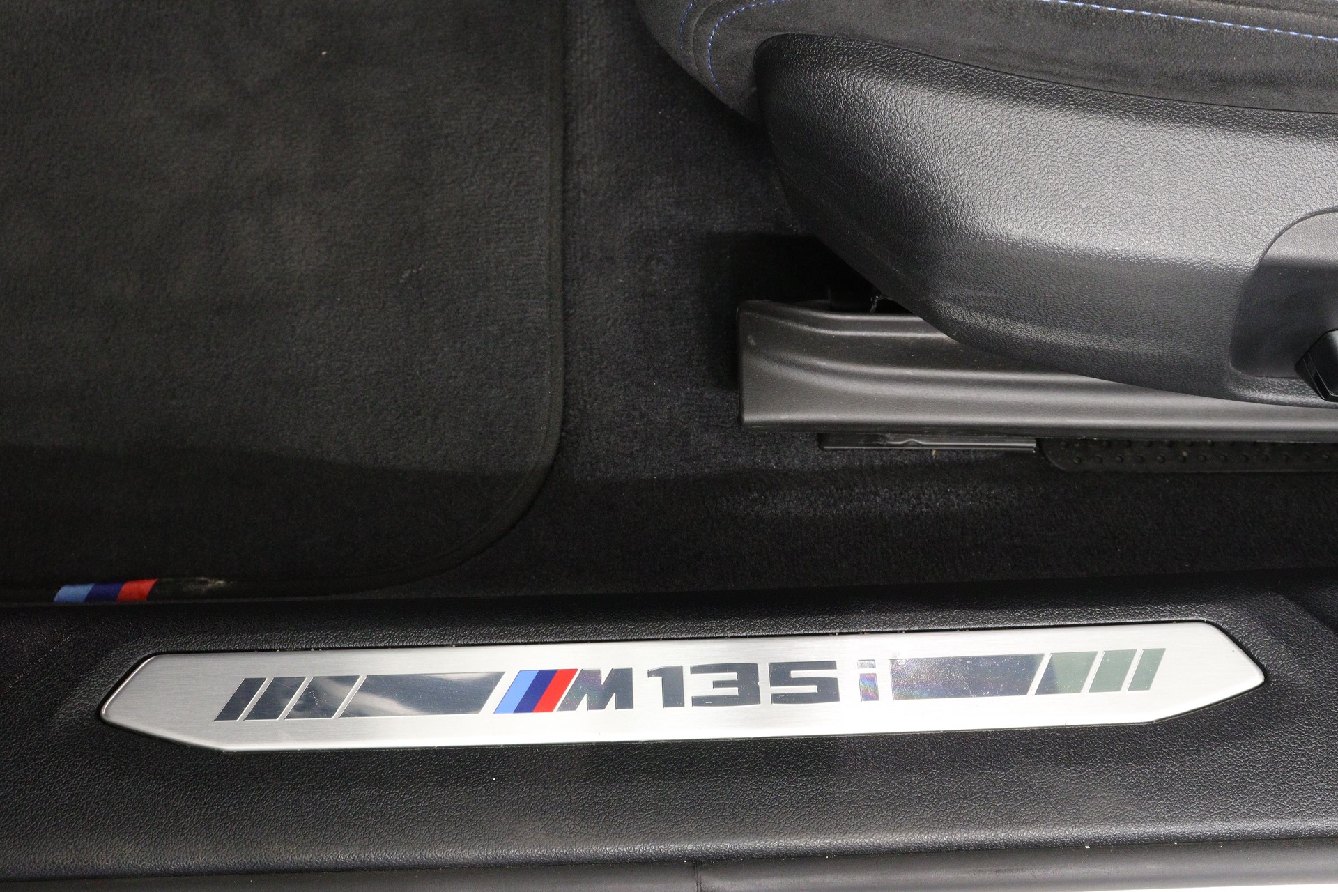 BMW 1er Reihe F40 M135i xDrive-image-10