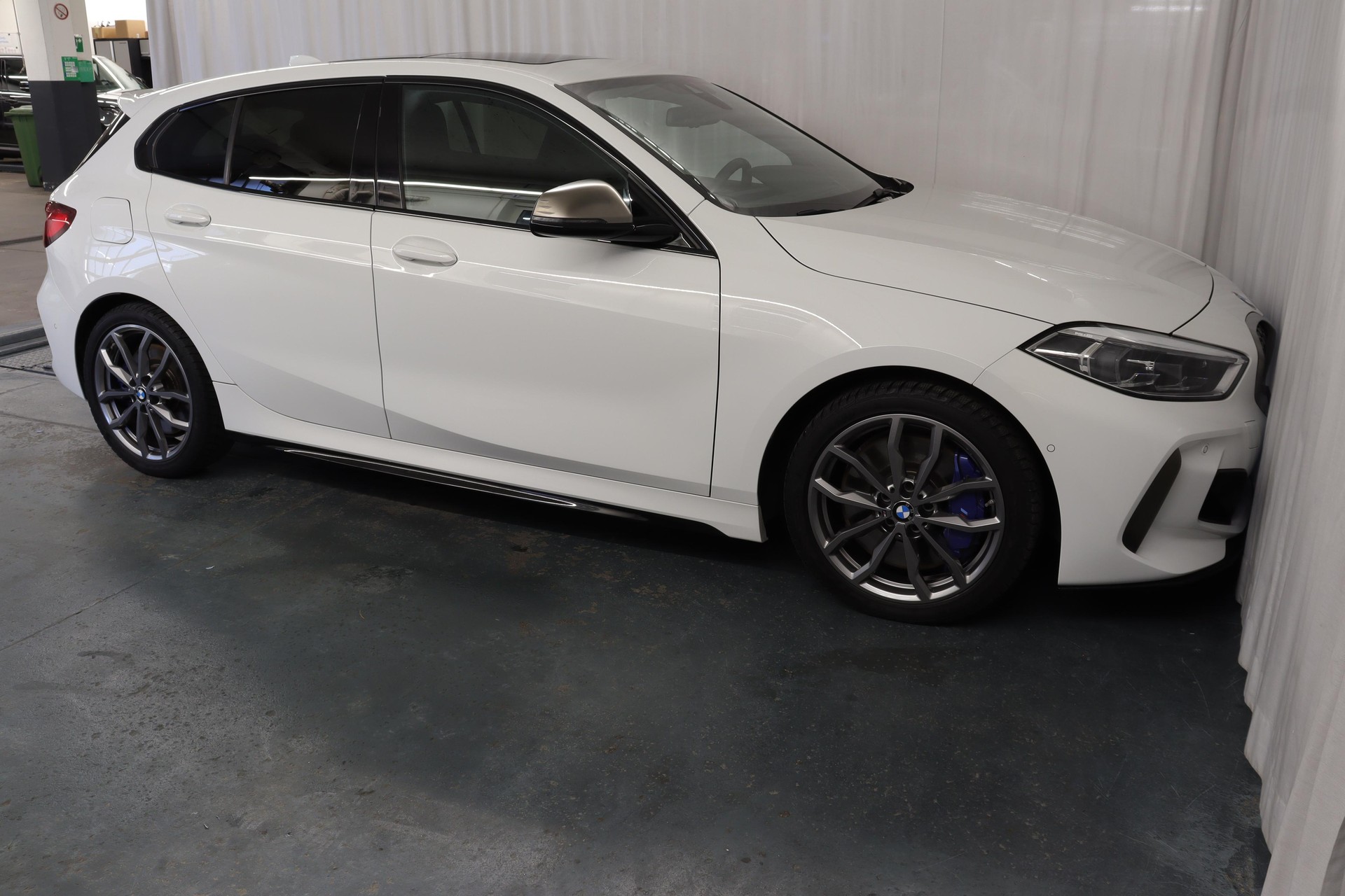 BMW 1er Reihe F40 M135i xDrive-image-2