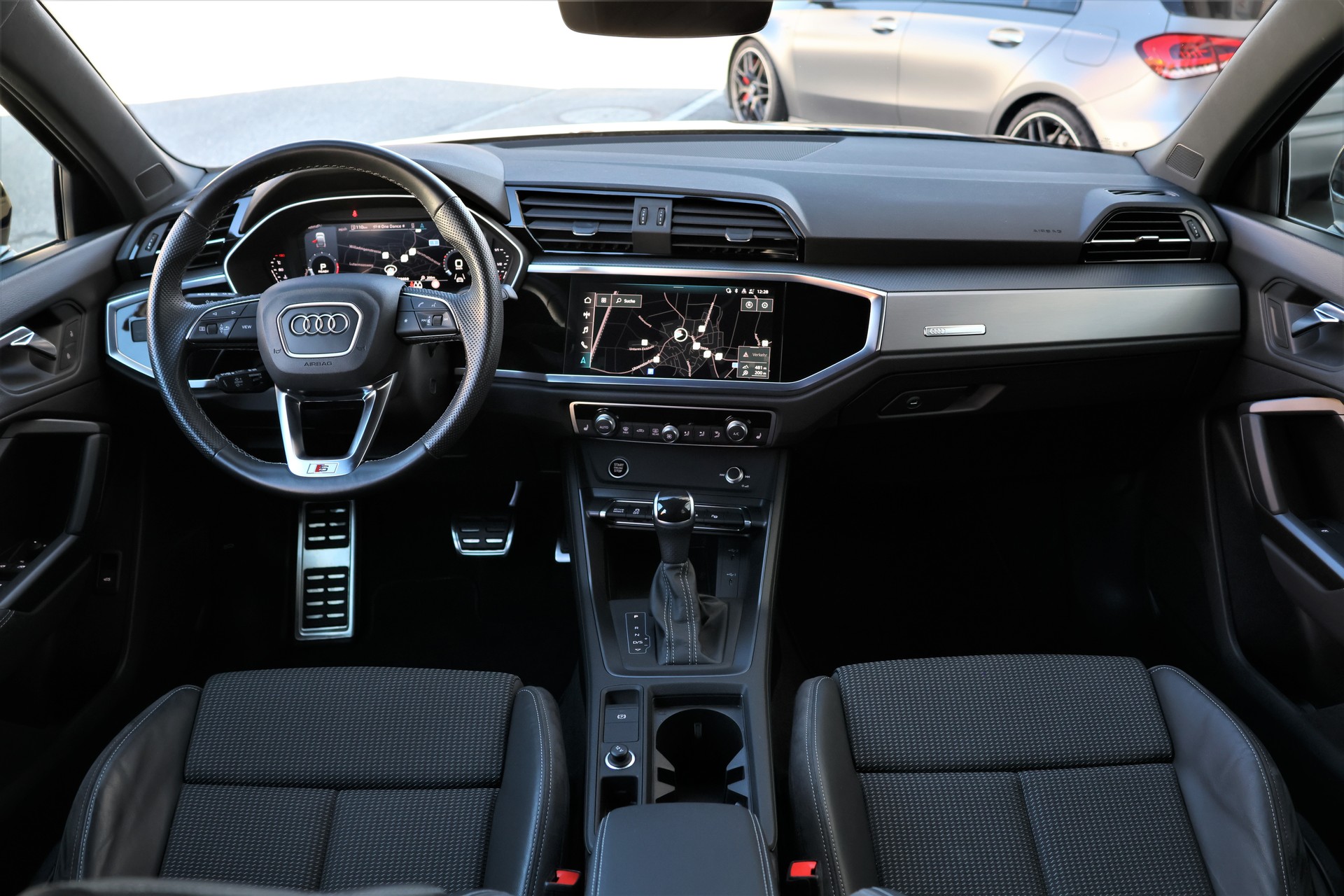 AUDI Q3 Sportback 35 TFSI Attraction S-tronic (CH)-image-14
