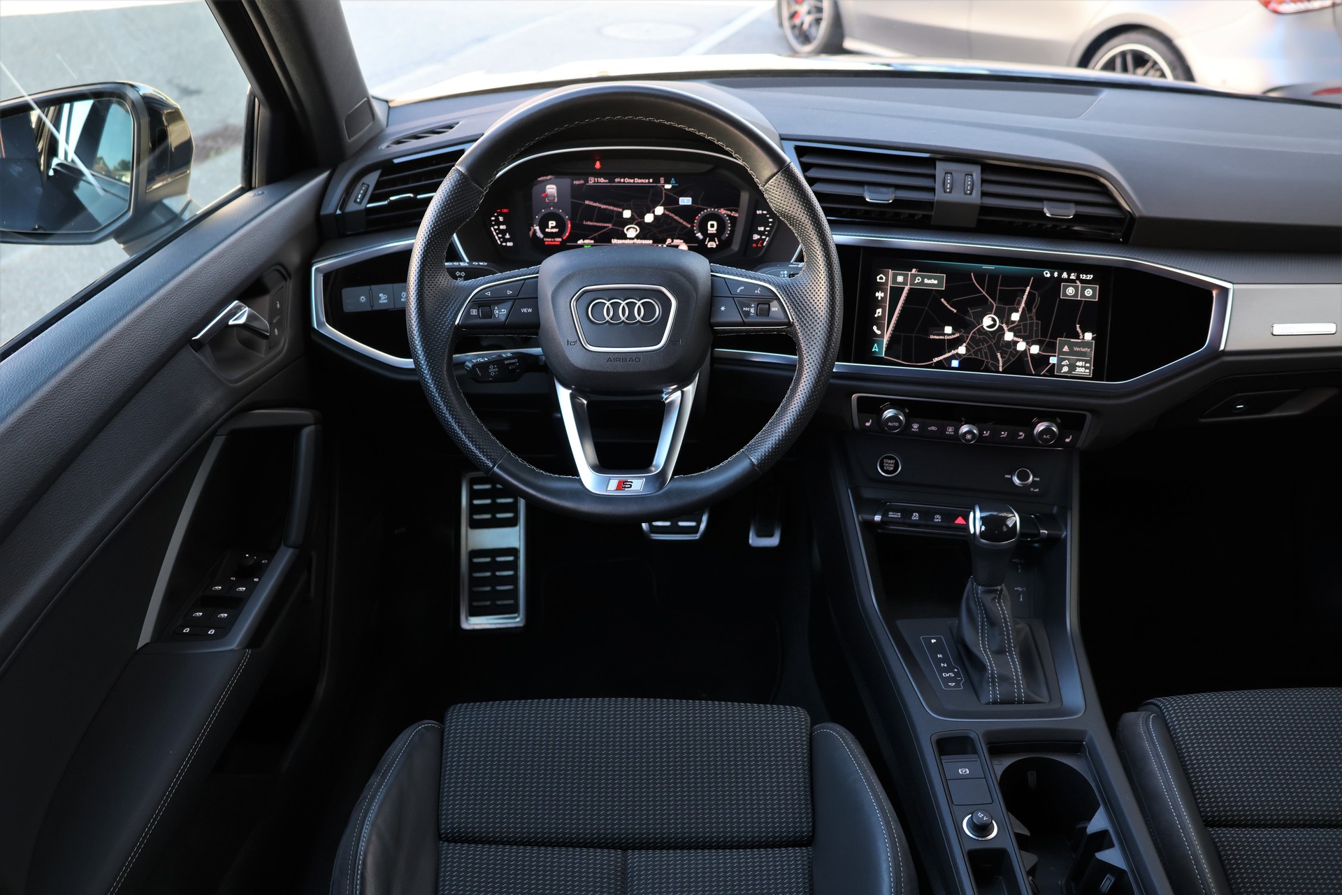 AUDI Q3 Sportback 35 TFSI Attraction S-tronic (CH)-image-12