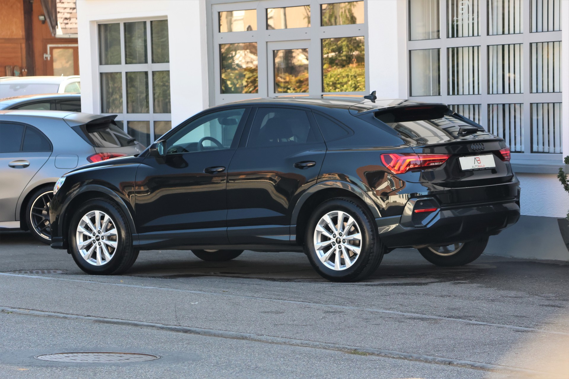AUDI Q3 Sportback 35 TFSI Attraction S-tronic (CH)-image-3