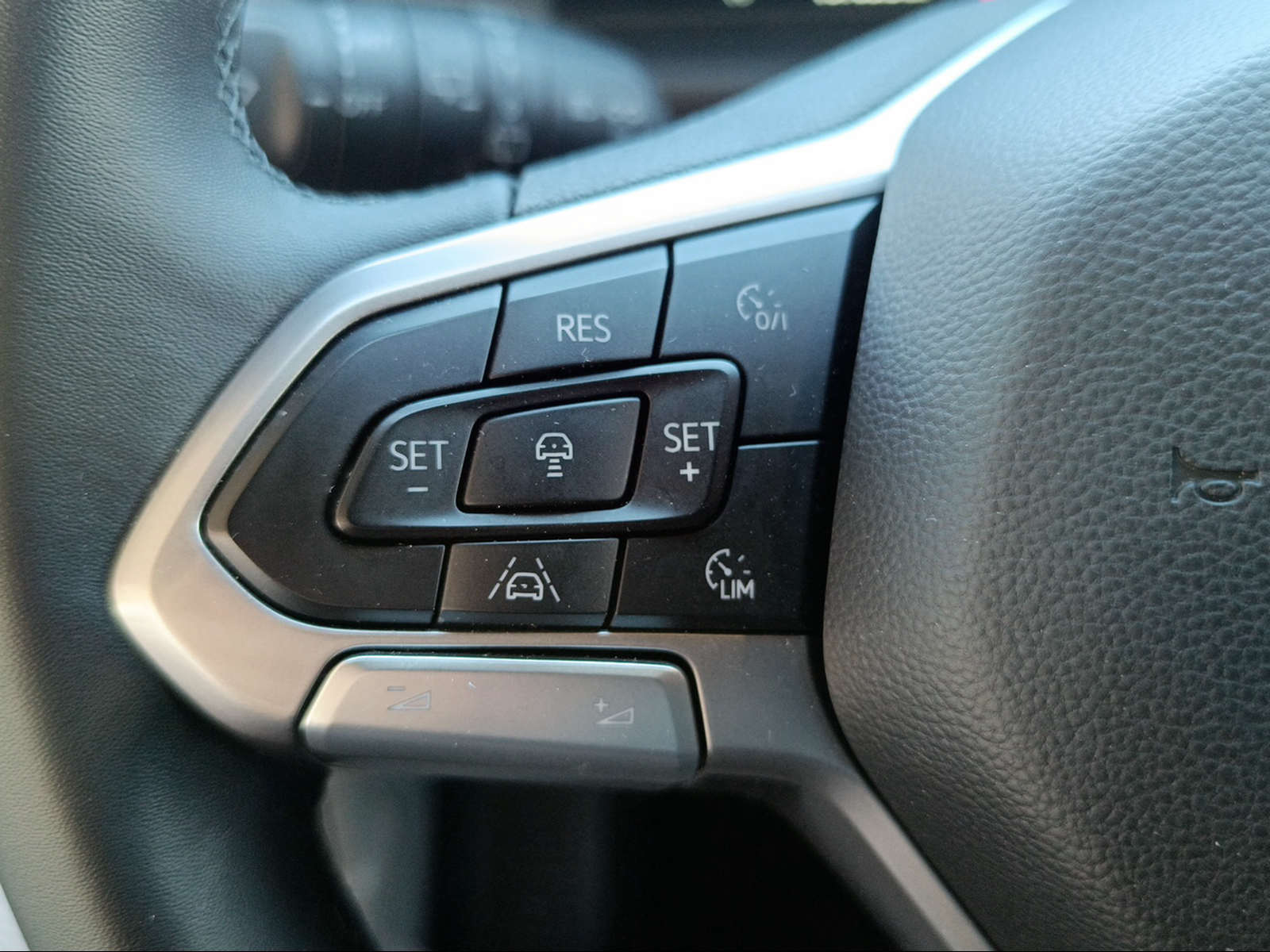 VW Caravelle Life 150PS TDI 4Motion / 9-Plätze / Radstand 3500mm-image-12