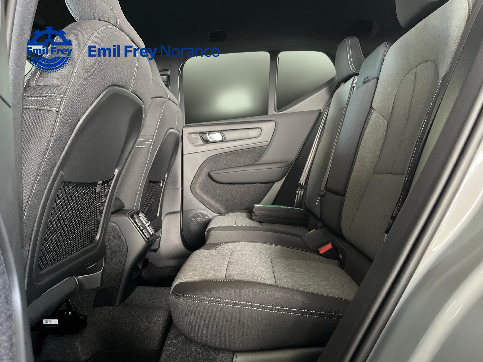 VOLVO XC40 2.0 B3 MH Plus Dark-image-6