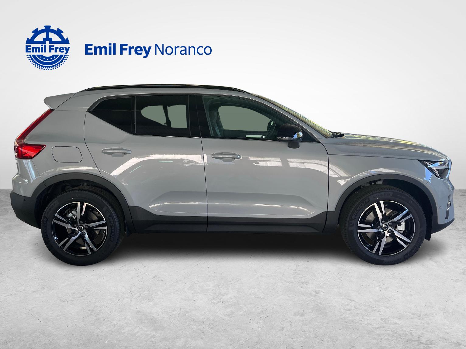 VOLVO XC40 2.0 B3 MH Plus Dark-image-3