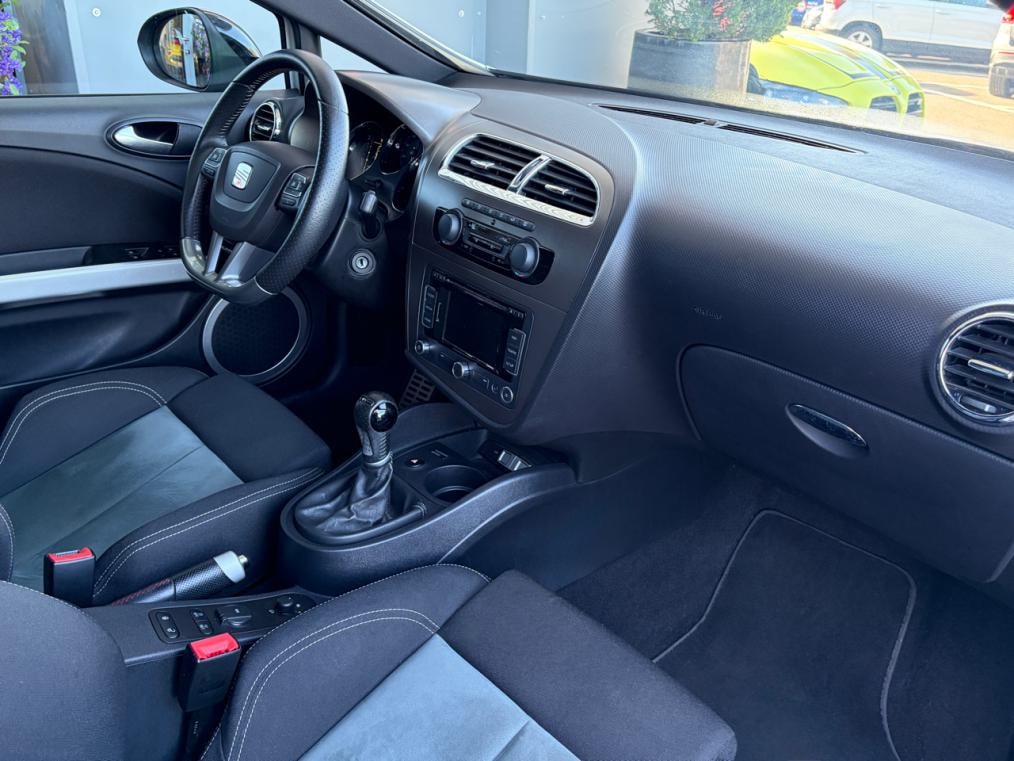SEAT Leon 2.0 TSI Cupra R-image-5