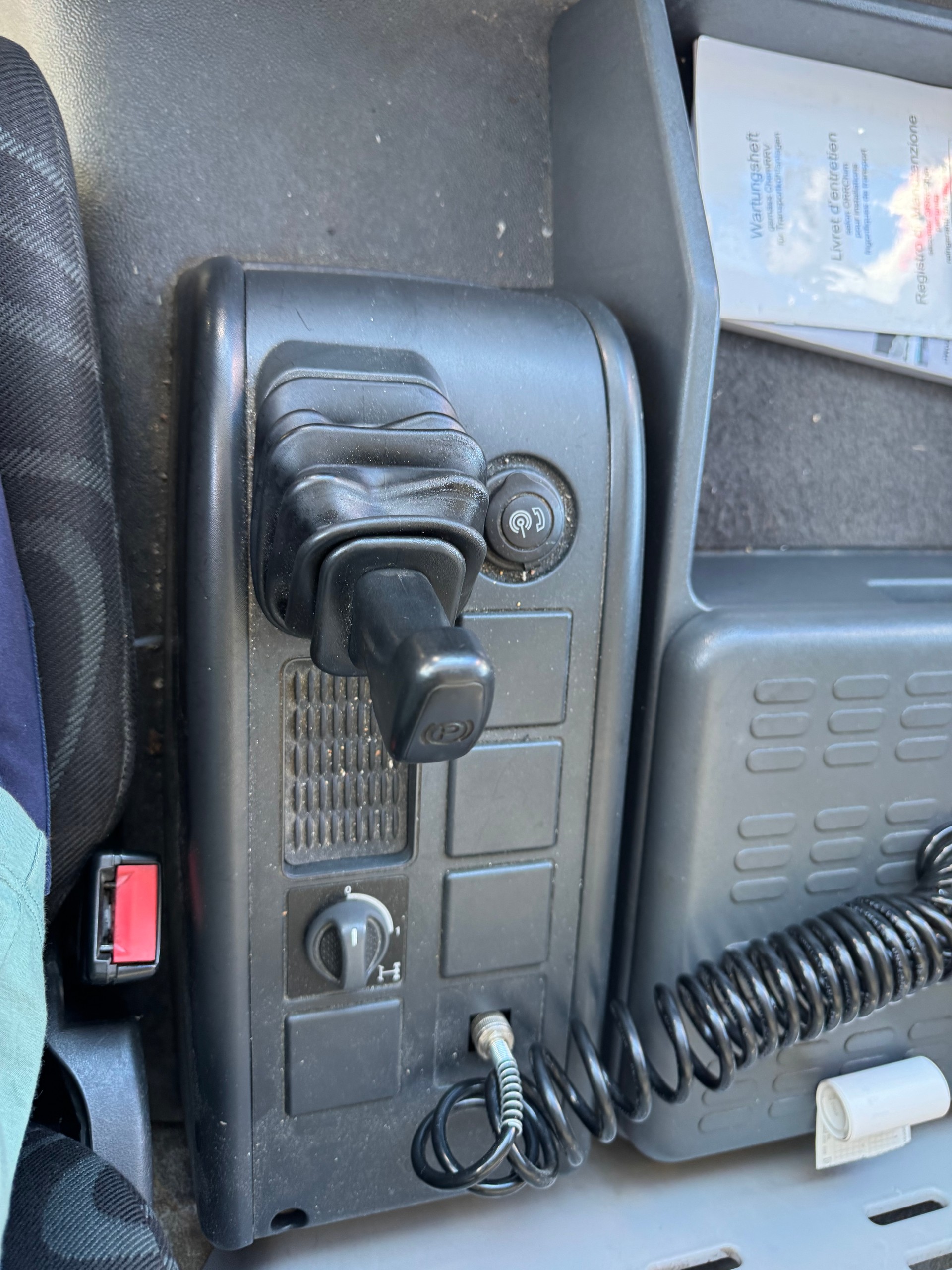 IVECO 75 E 21-image-14