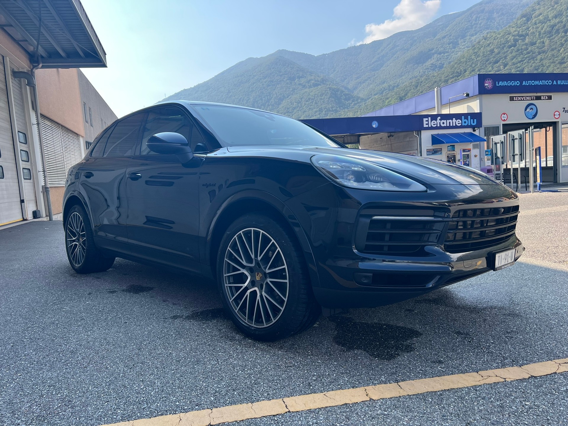 PORSCHE Cayenne E-Hybrid