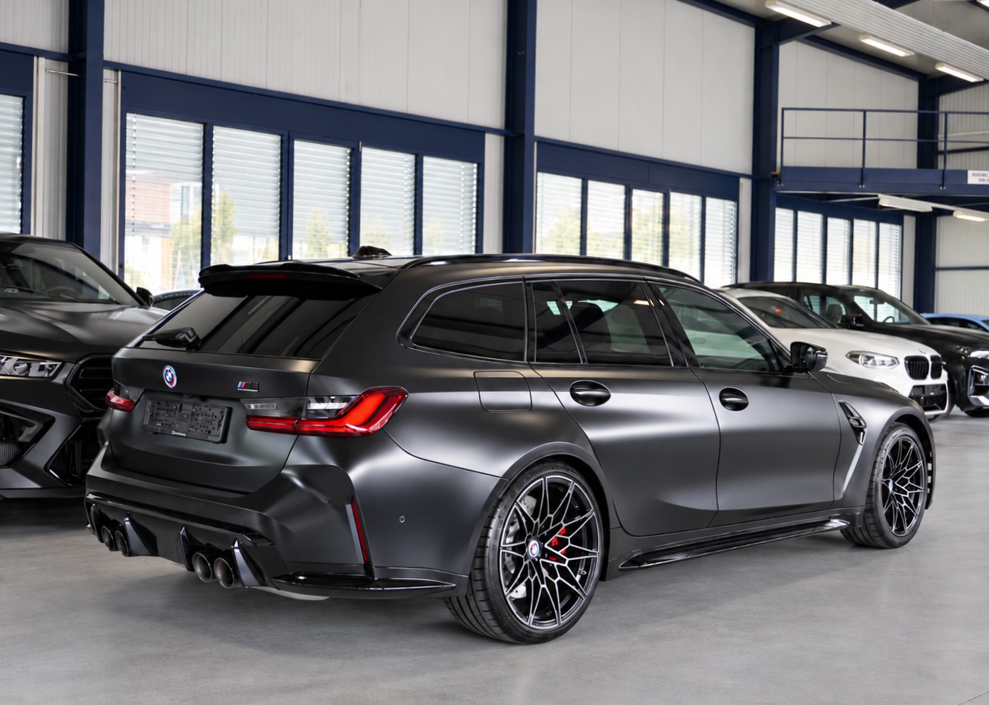 BMW M3 Touring xDrive Competition M // SONDERLACKIERUNG FROZEN BLACK // M DRIVER`S PACKAGE //-image-3