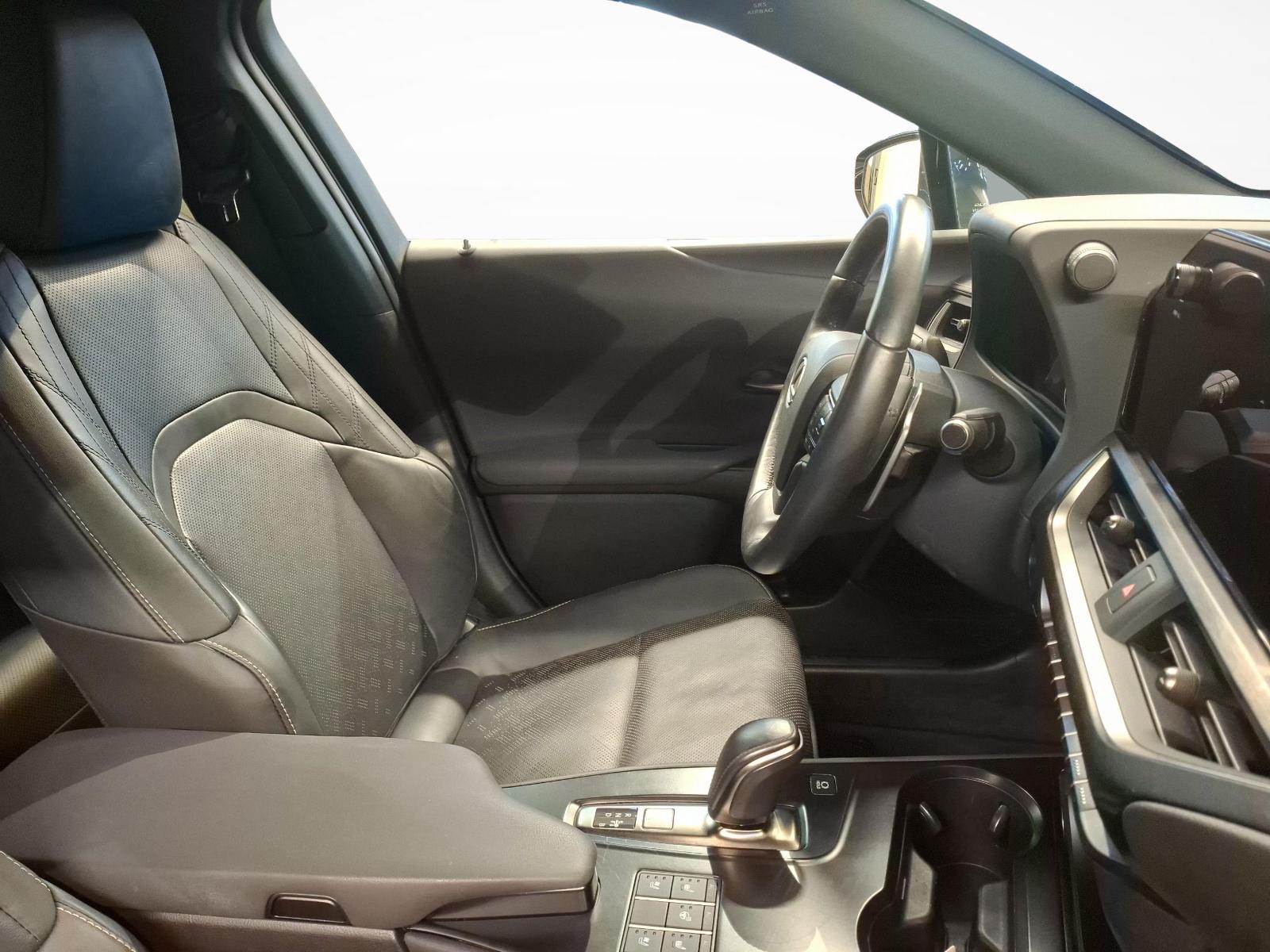 LEXUS UX 300e Excellence-image-8