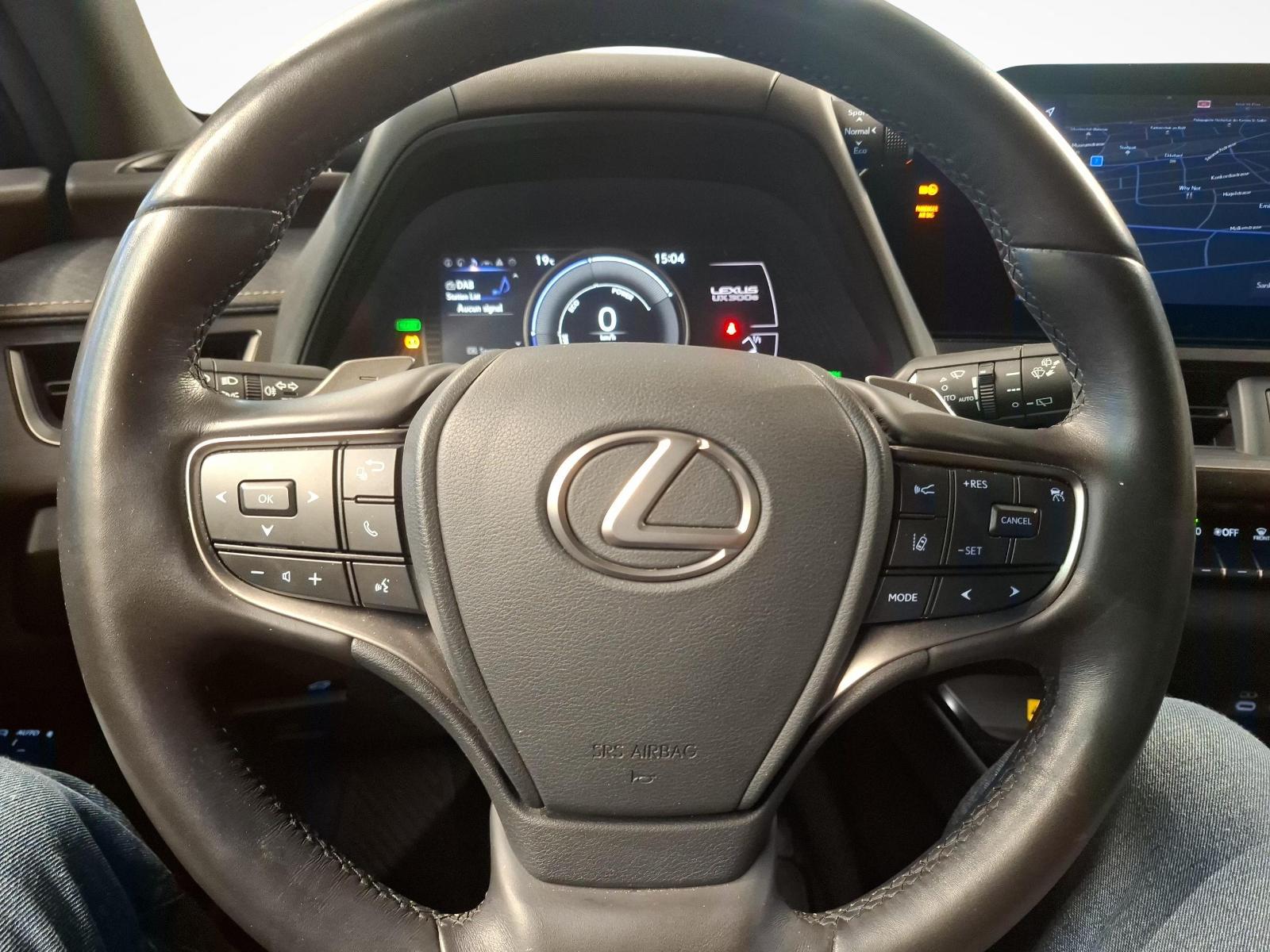 LEXUS UX 300e Excellence-image-14