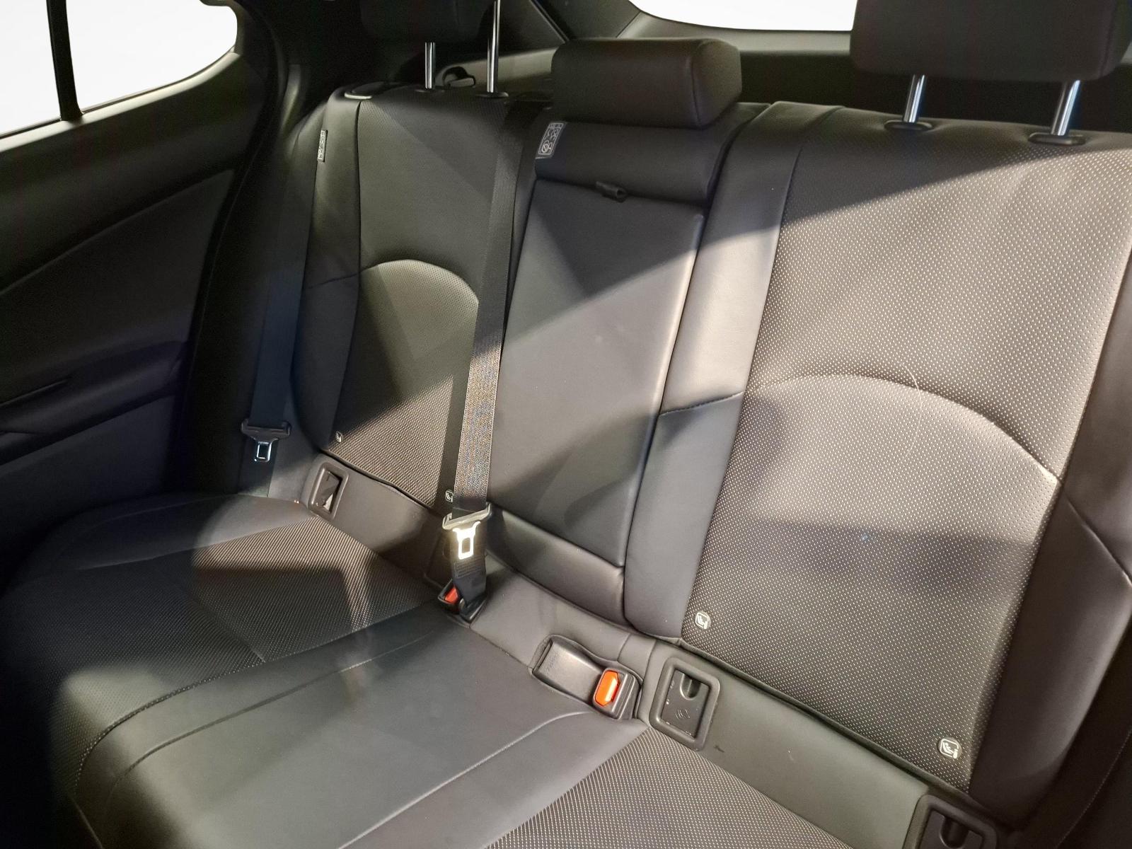 LEXUS UX 300e Excellence-image-9